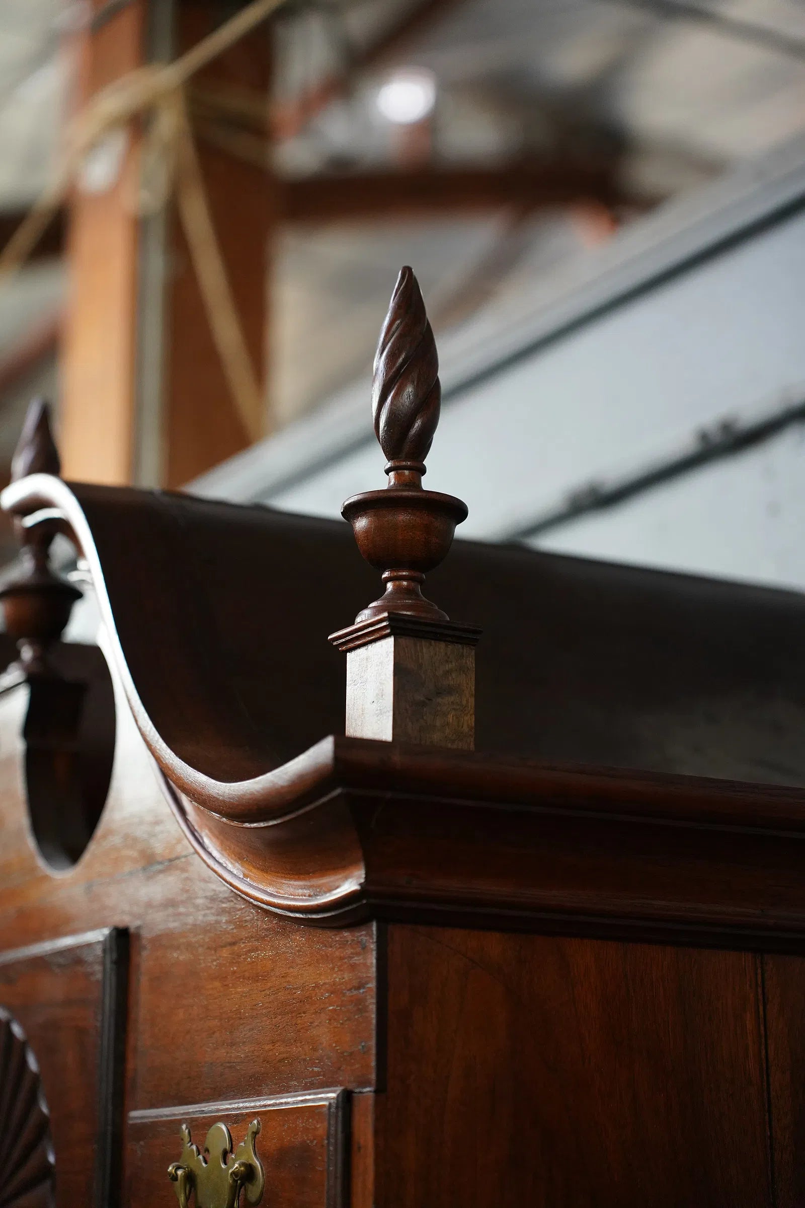 AF4-052: Antique Early 18th Century Massachusetts Walnut Bonnet Top Highboy