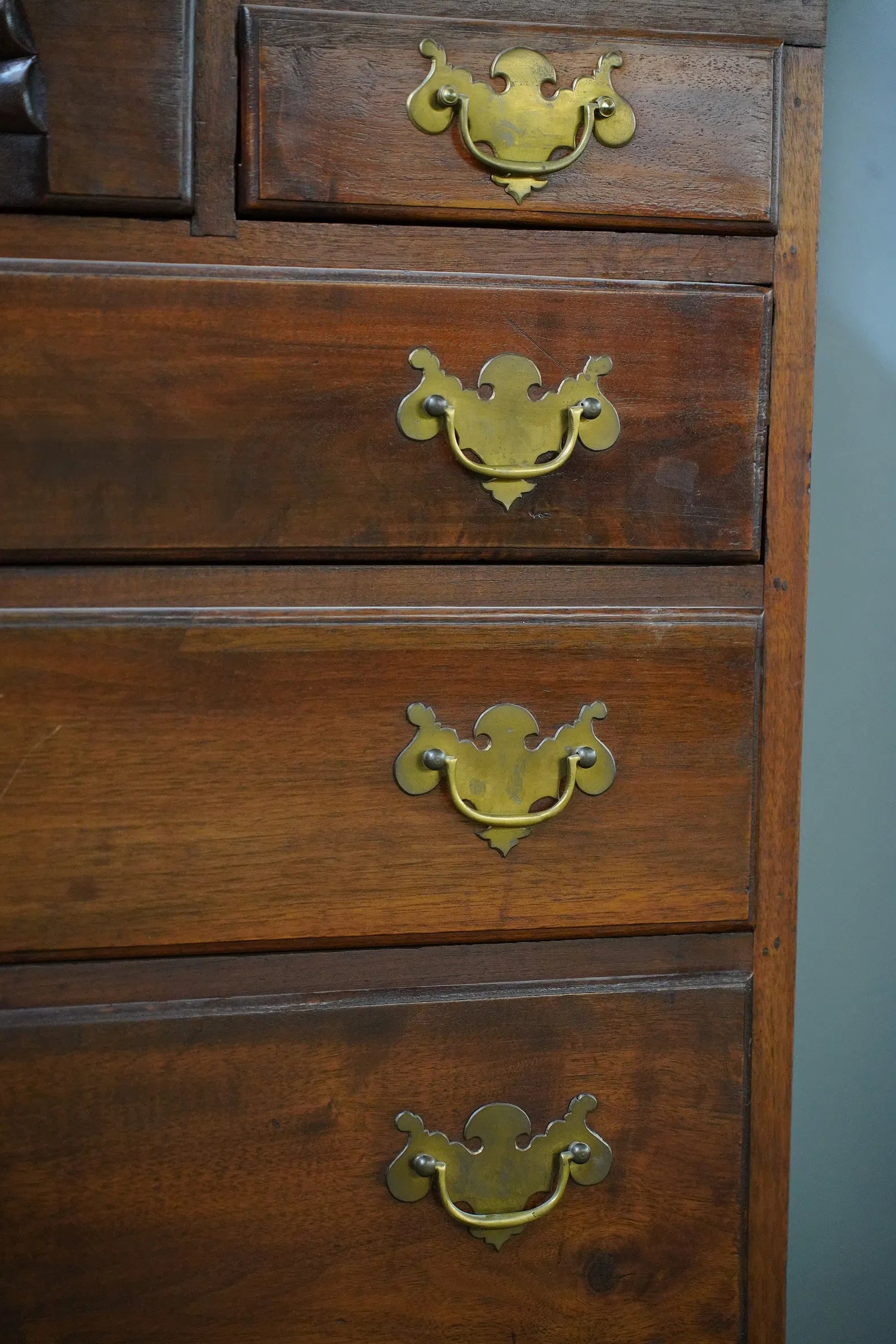 AF4-052: Antique Early 18th Century Massachusetts Walnut Bonnet Top Highboy