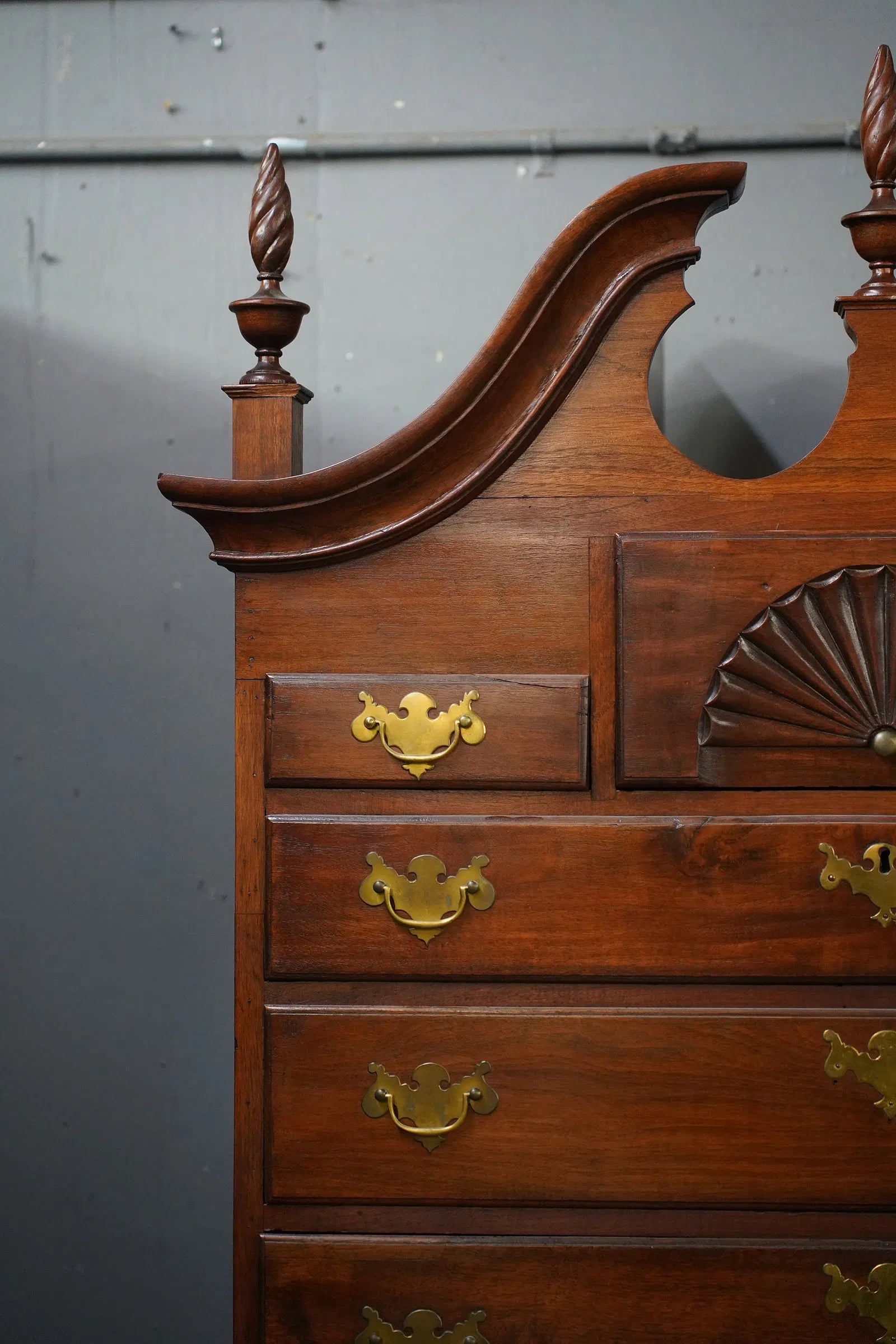 AF4-052: Antique Early 18th Century Massachusetts Walnut Bonnet Top Highboy