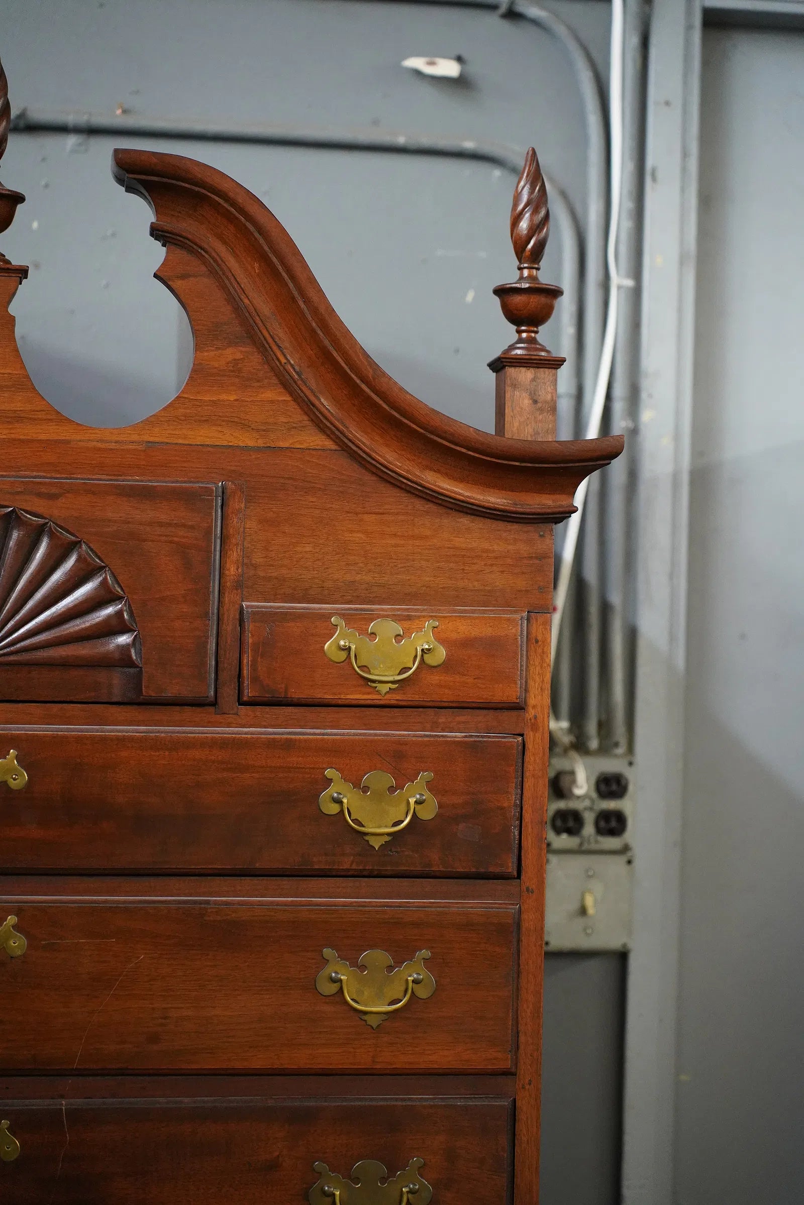 AF4-052: Antique Early 18th Century Massachusetts Walnut Bonnet Top Highboy