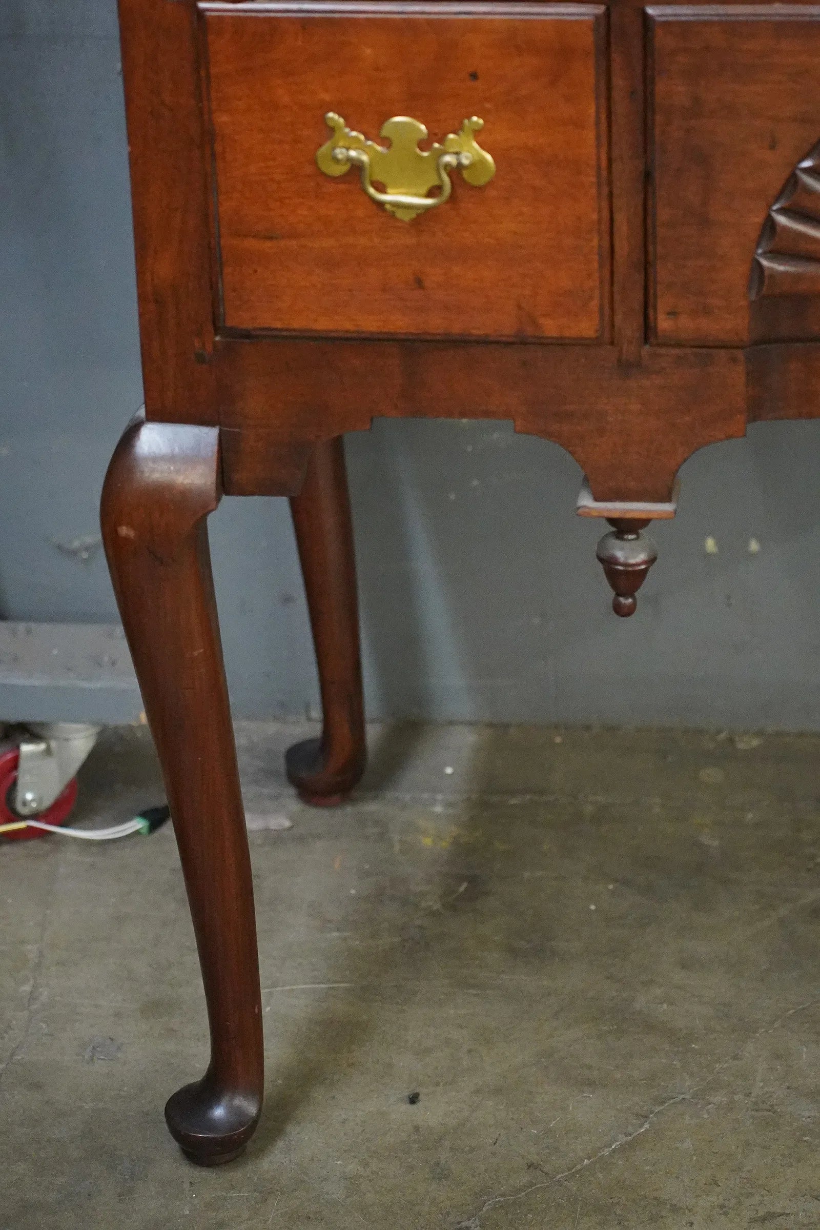 AF4-052: Antique Early 18th Century Massachusetts Walnut Bonnet Top Highboy