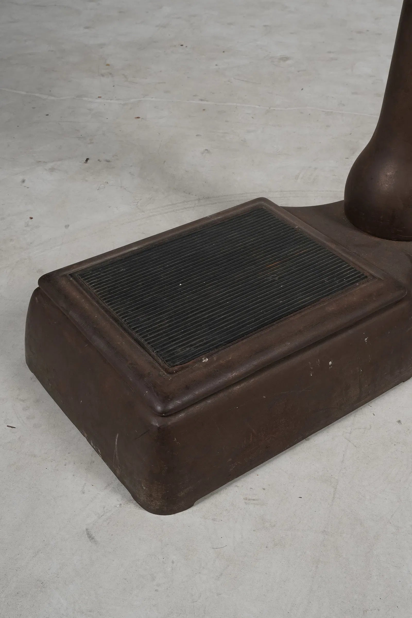 CR9-016: Antique English Salter Platform Scale Model 216 Late 19th Century
