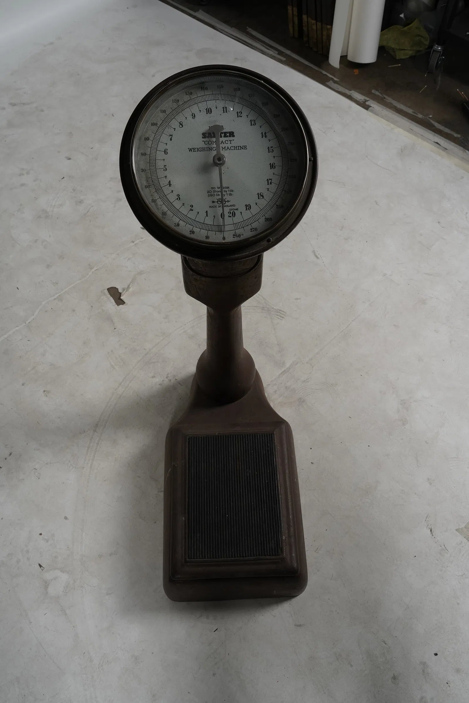 CR9-016: Antique English Salter Platform Scale Model 216 Late 19th Century