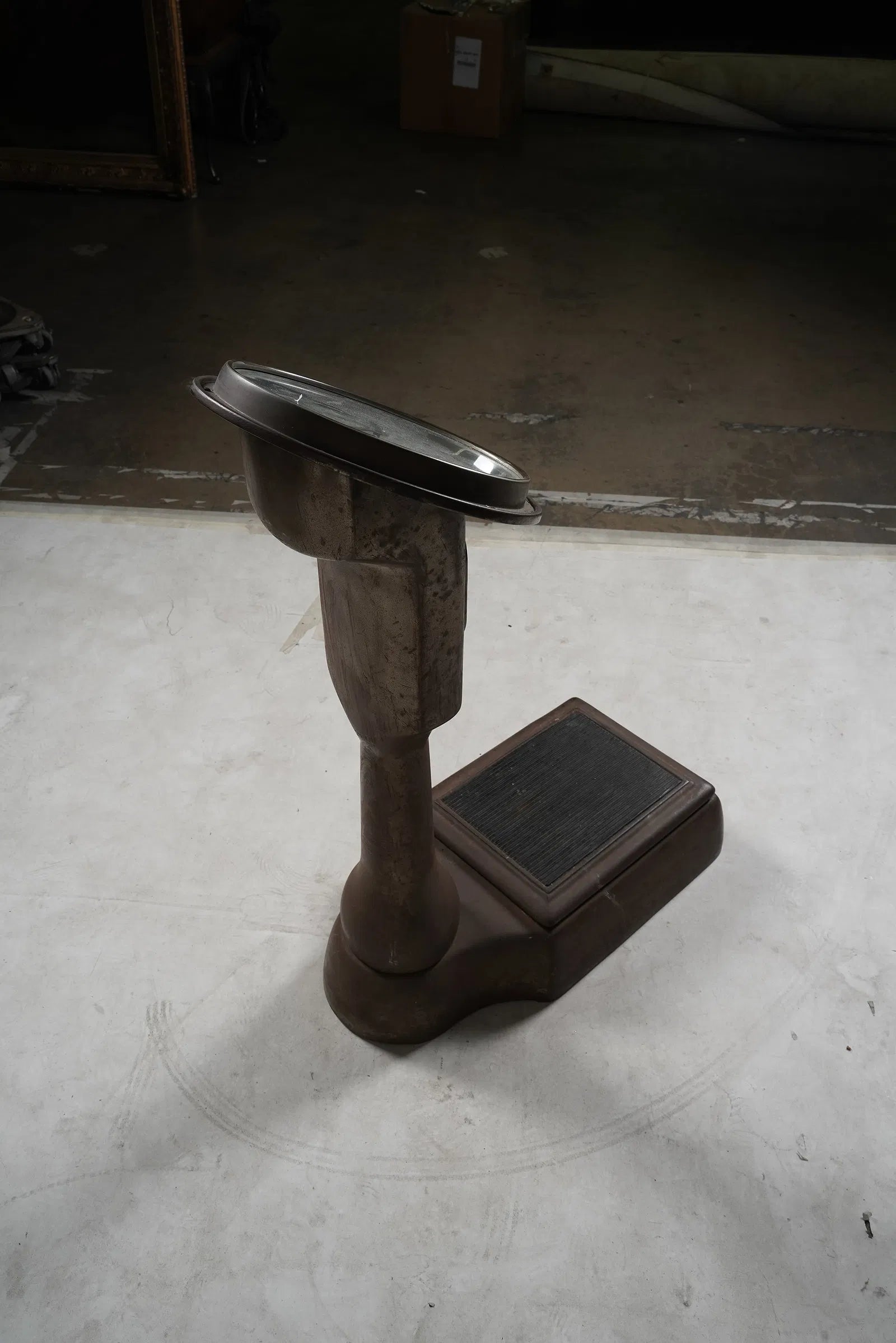 CR9-016: Antique English Salter Platform Scale Model 216 Late 19th Century