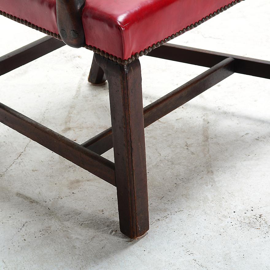 AF2-240: ANTIQUE EARLY 19TH CENTURY AMERICAN FEDERAL MAHOGANY LADDER BACK OPEN ARMCHAIR WITH RED FAUX LEATHER SEAT