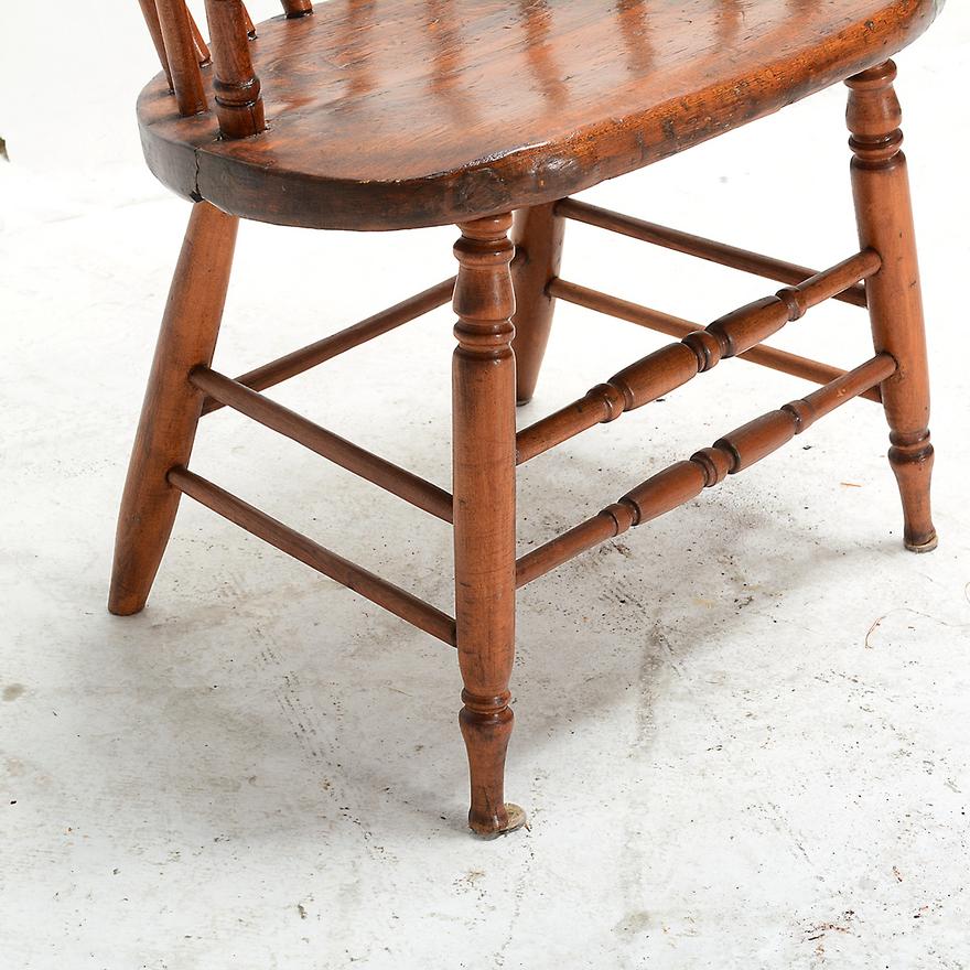 AF2-241: Antique Early 19th Century American Sack Back Windsor Chair