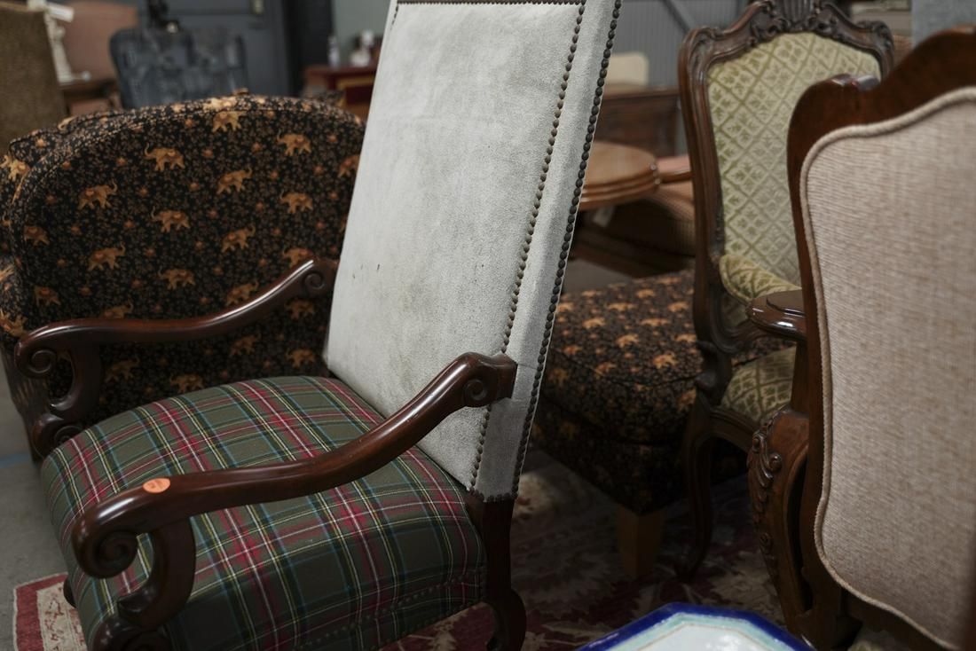 AF2-126: Vintage Pair of Late 20th Century Louis XIV Style Walnut Upholstered Armchairs