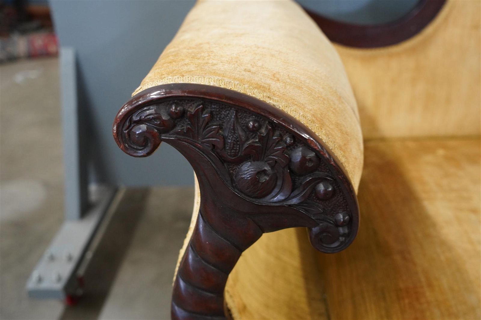 AF2-100: Antique Circa 1810 - 1830 American Empire Cornucopia Mahogany Upholstered Sofa