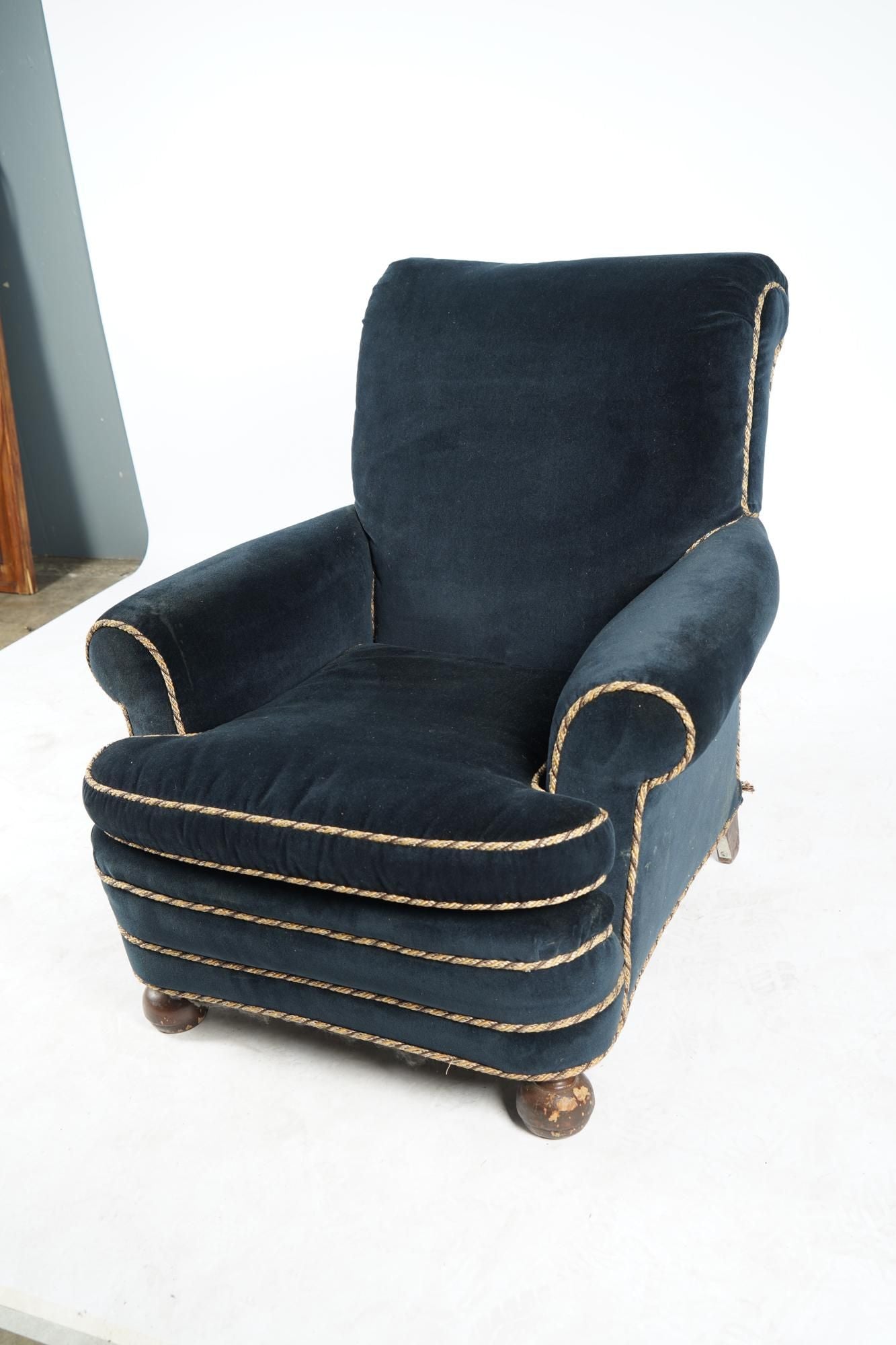 AF2-377: ANTIQUE EARLY 20TH C ART DECO BLUE VELVET UPHOLSTERED CLUB CHAIR - PENNY MARSHALL
