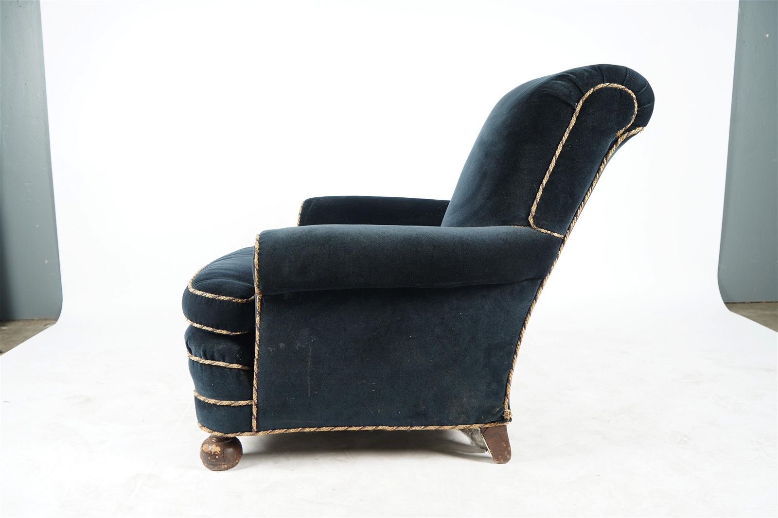 AF2-377: ANTIQUE EARLY 20TH C ART DECO BLUE VELVET UPHOLSTERED CLUB CHAIR - PENNY MARSHALL