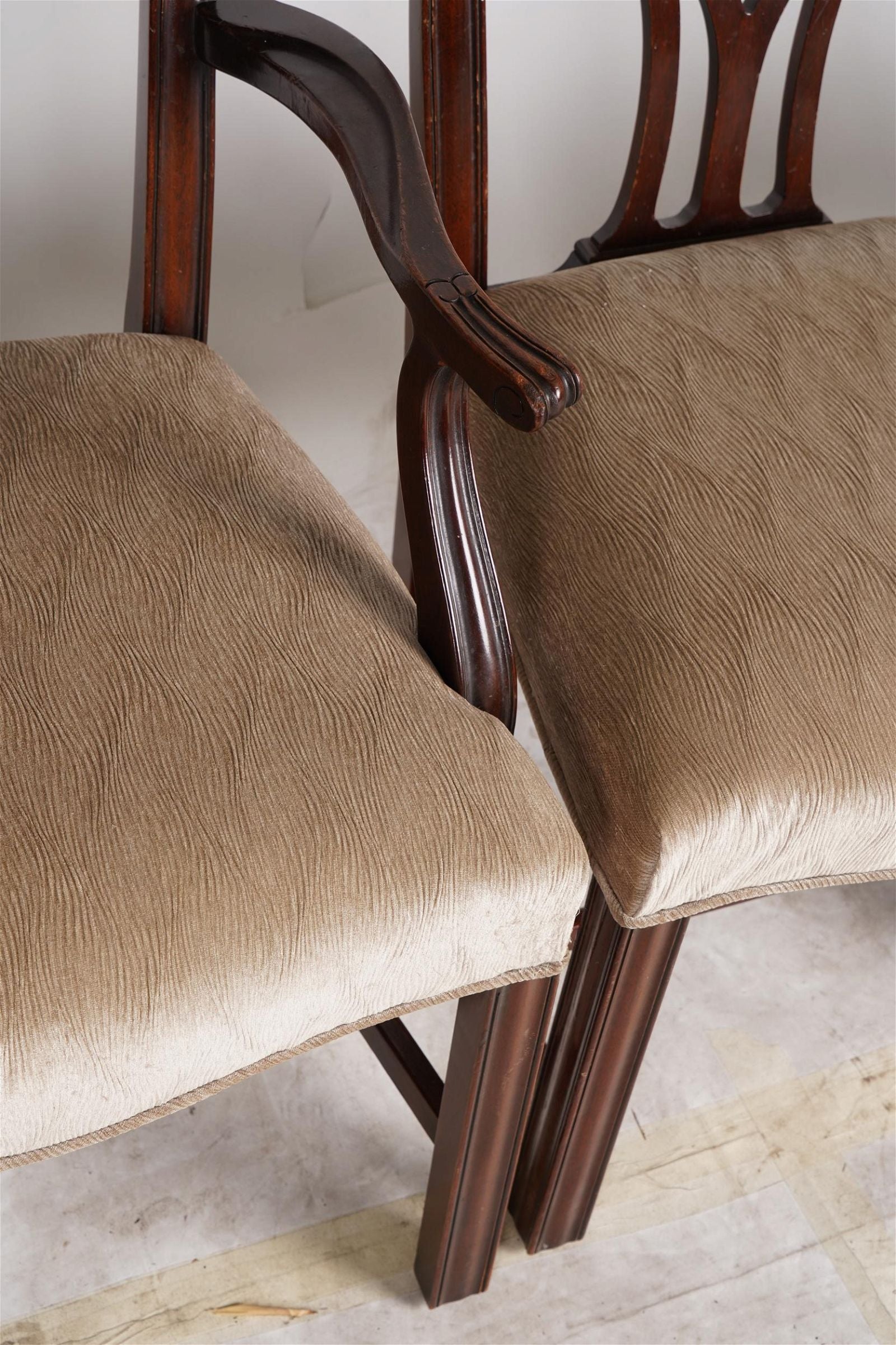 AF2-017: Antique Carved Mahogany Chippendale Chairs Set of Four Early 19th Century