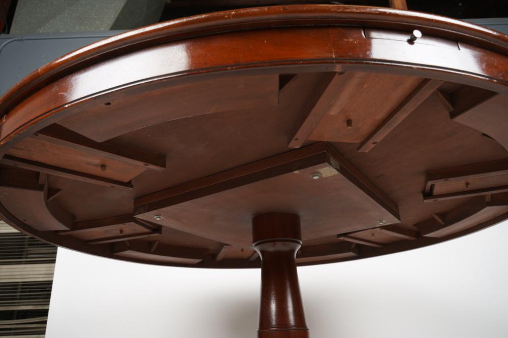 AF1-032:  VINTAGE LATE 20TH C ENGLISH REGENCY STYLE MAHOGANY POKER / GAME TABLE FOR 6