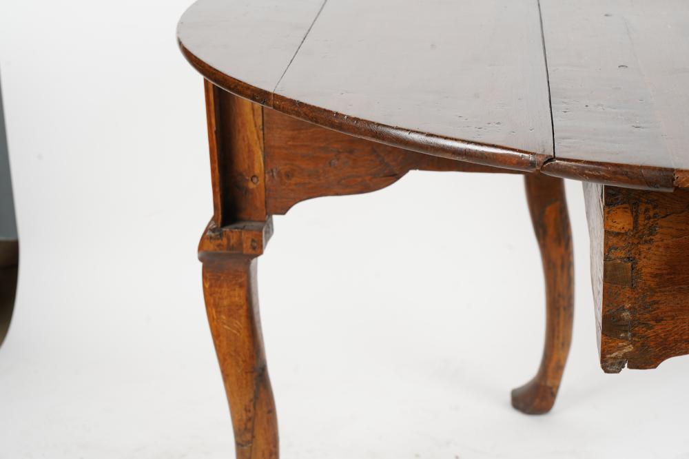AF1-033: Antique French Provincial Oak Gateleg Drop Leaf Table Owned By Norman Lear