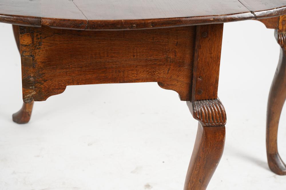 AF1-033: Antique French Provincial Oak Gateleg Drop Leaf Table Owned By Norman Lear