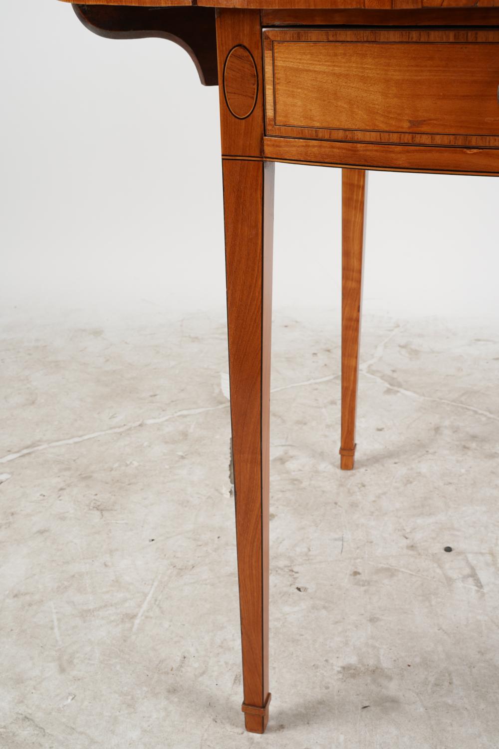 AF1-076:  ANTIQUE LATE 18TH CENTURY AMERICAN SHERATON SATINWOOD PEMBROKE TABLE