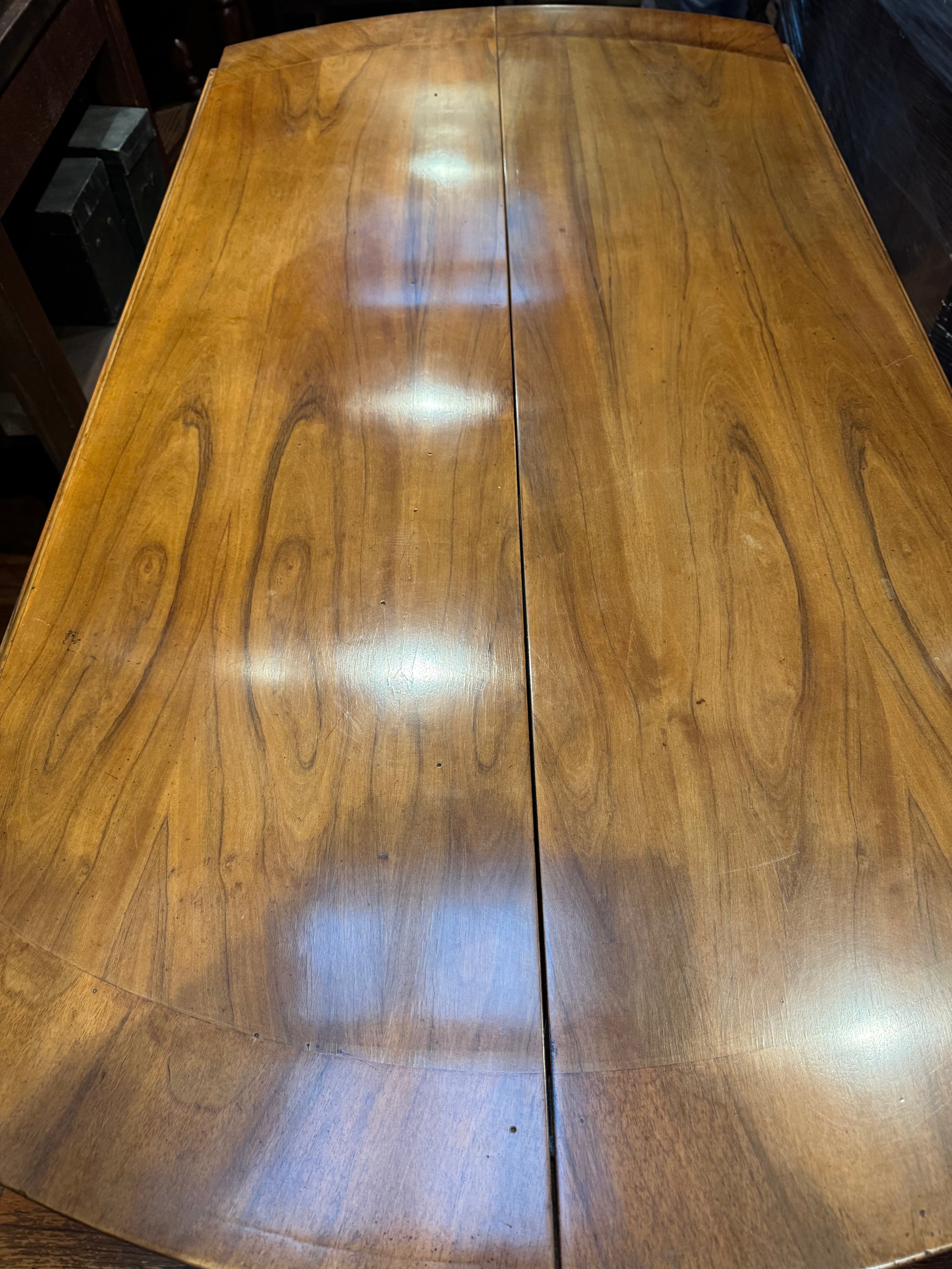 AF1-200: French Directoire Walnut Cross Banded Drop Leaf Extension Dining Table 20th Century