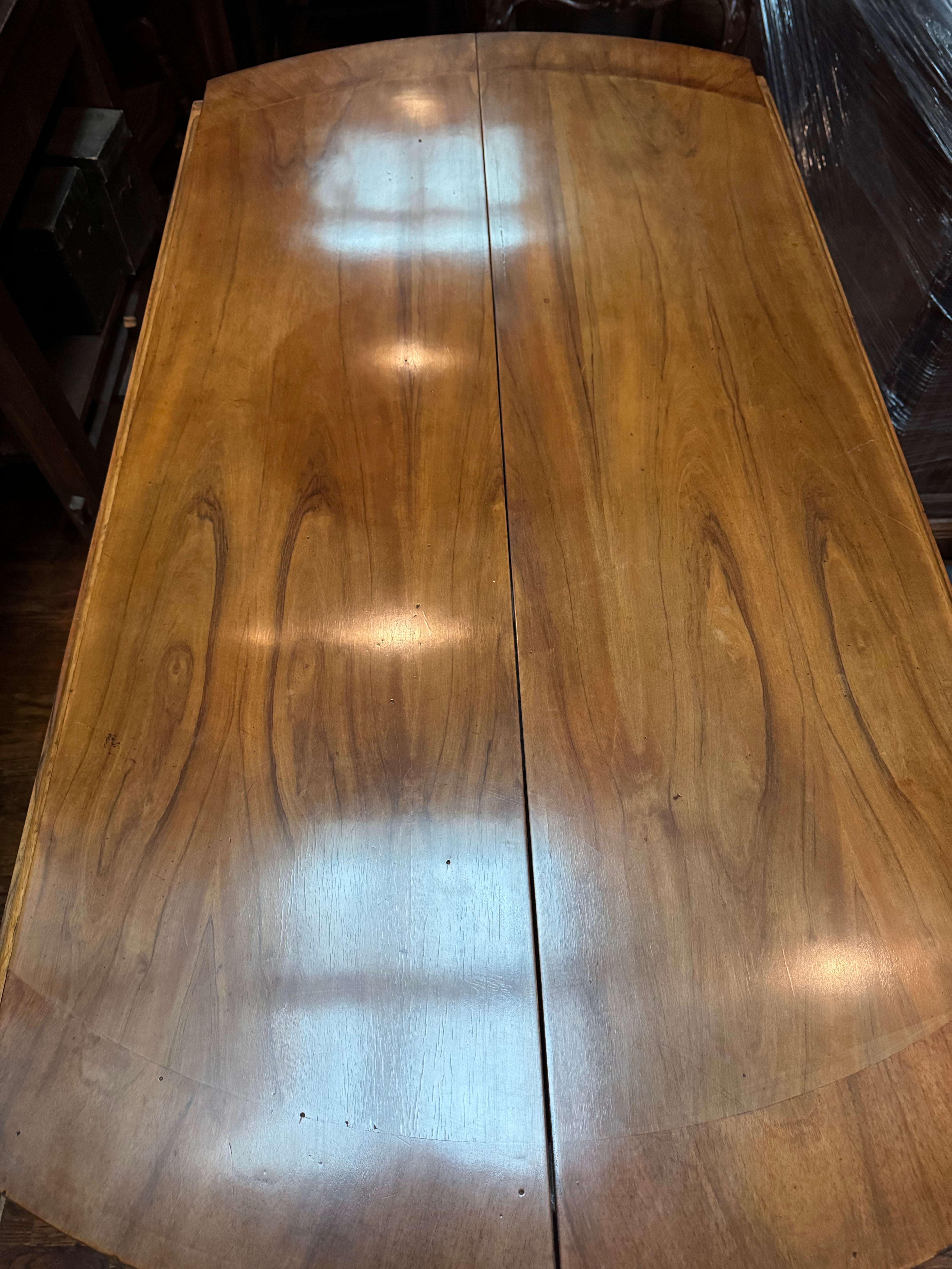 AF1-200: French Directoire Walnut Cross Banded Drop Leaf Extension Dining Table 20th Century