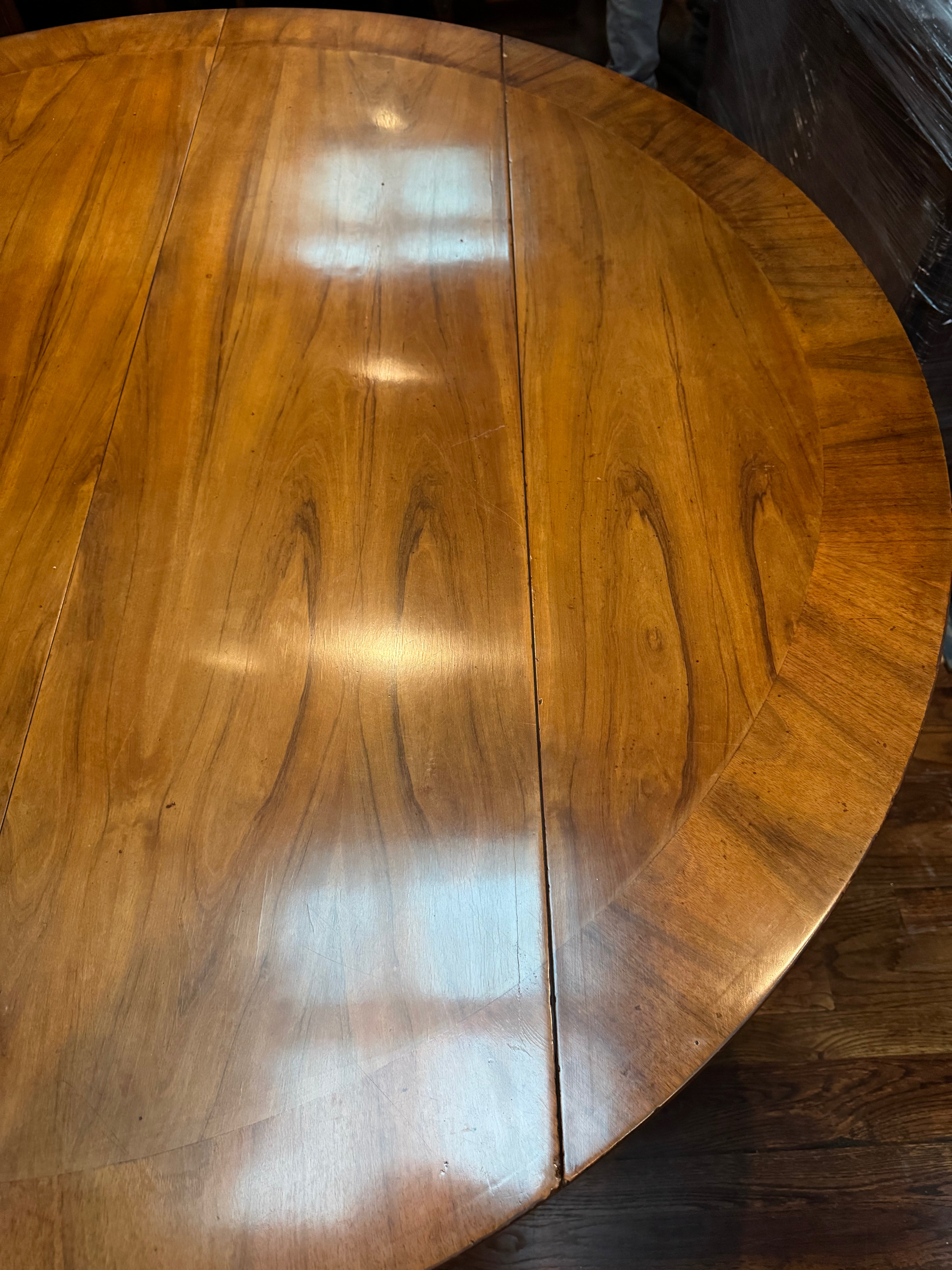 AF1-200: French Directoire Walnut Cross Banded Drop Leaf Extension Dining Table 20th Century