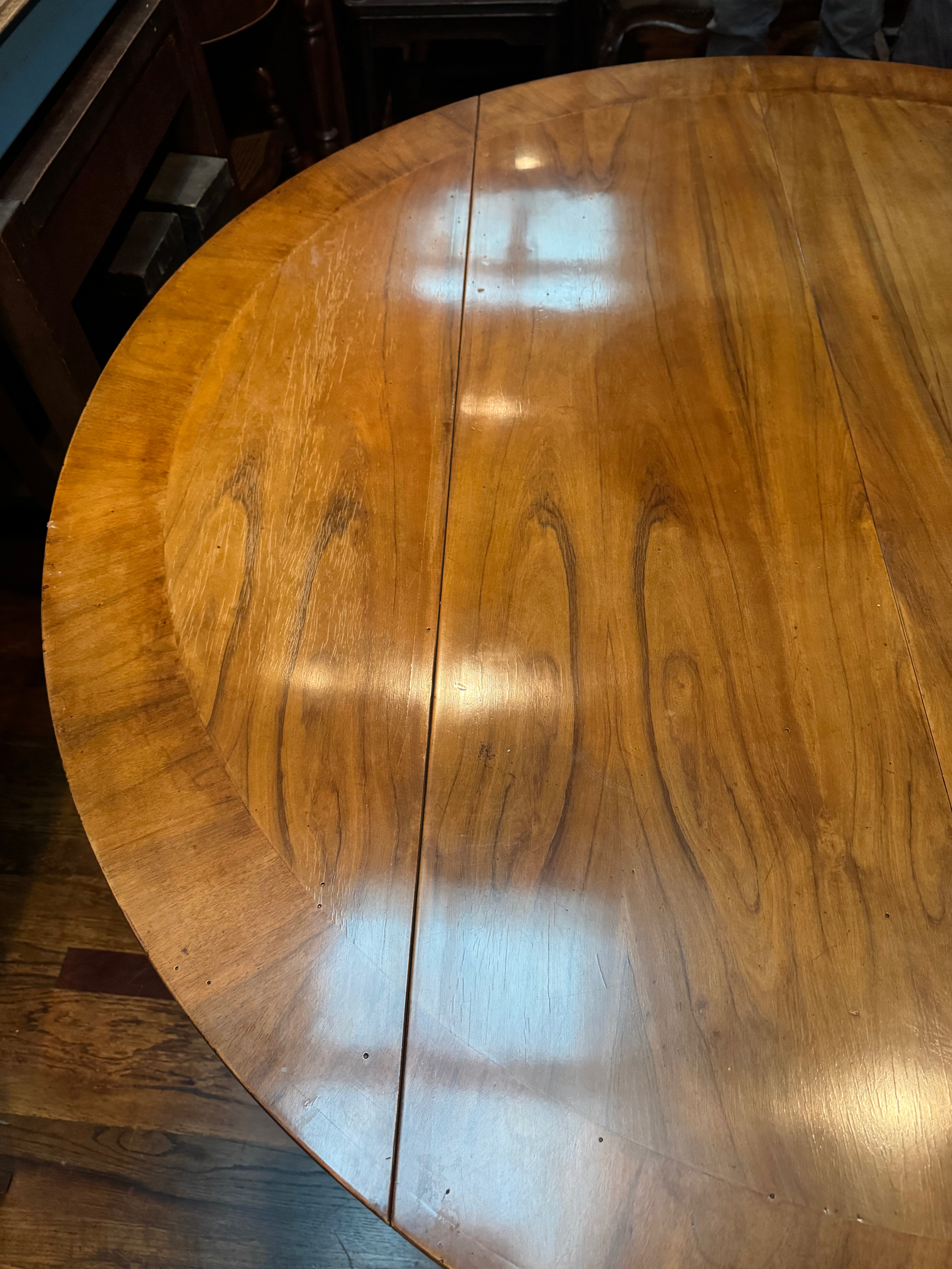 AF1-200: French Directoire Walnut Cross Banded Drop Leaf Extension Dining Table 20th Century