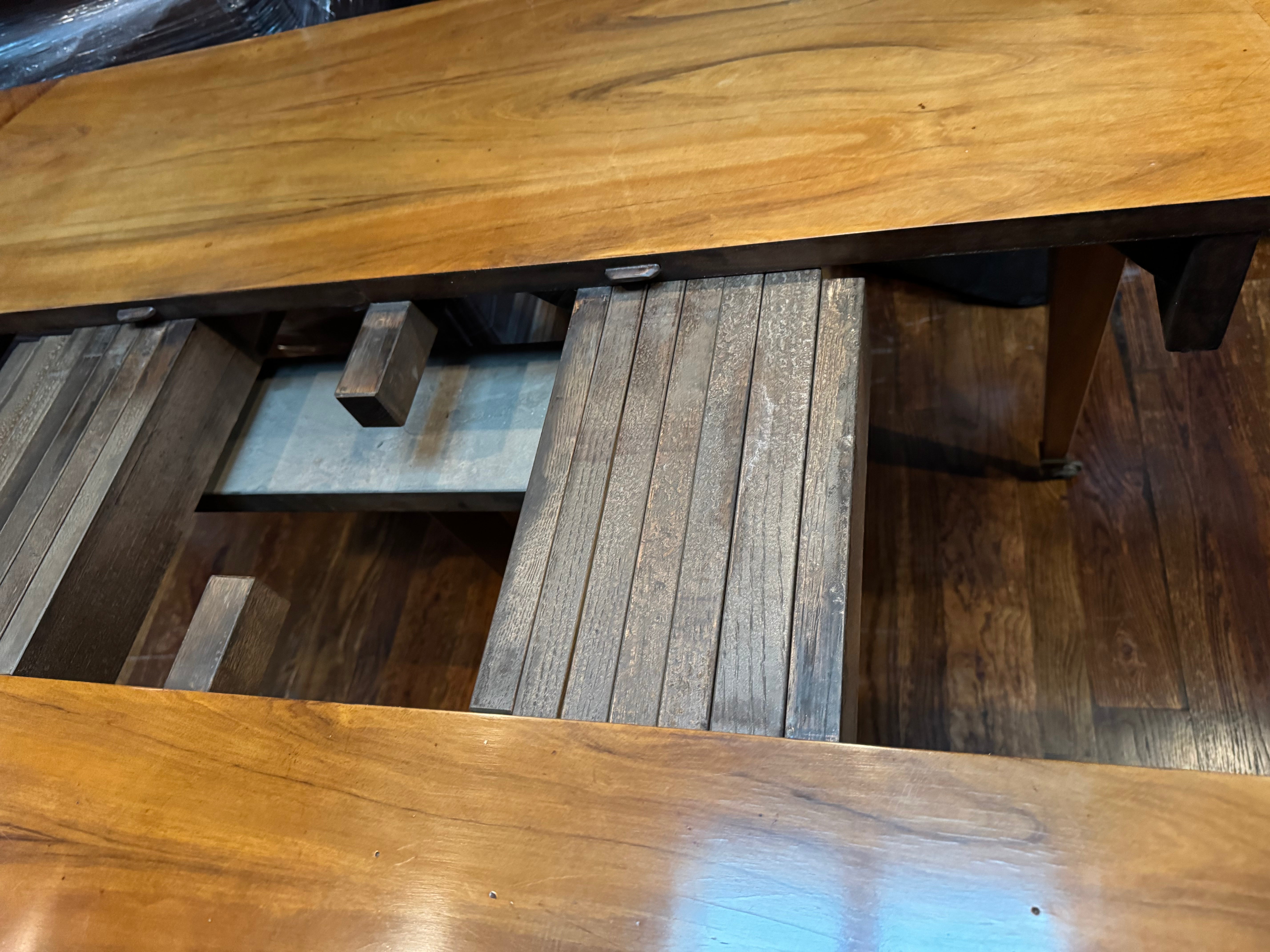 AF1-200: French Directoire Walnut Cross Banded Drop Leaf Extension Dining Table 20th Century