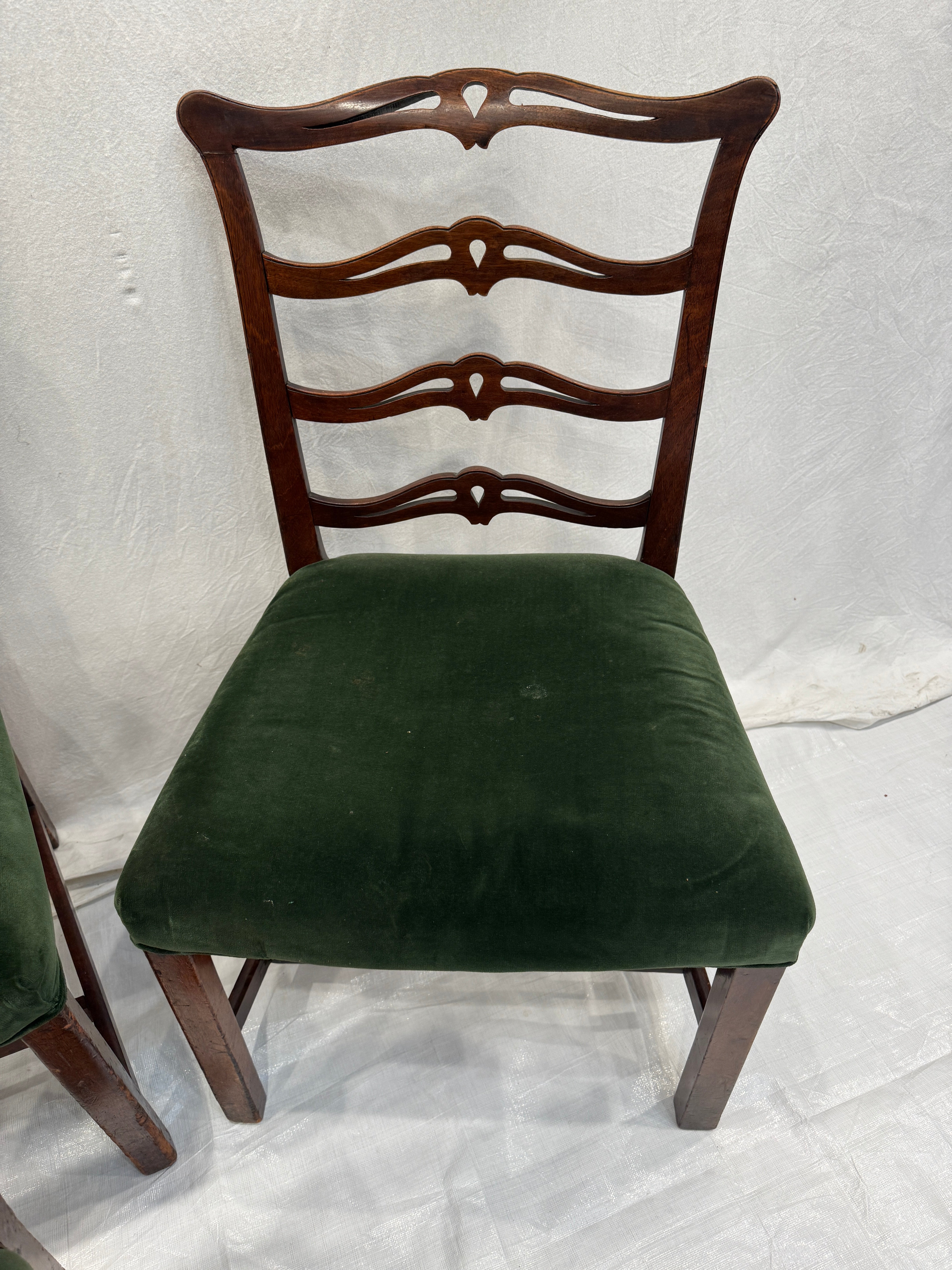AF2-610: Antique Set of 4 American Federal Mahogany Ladder-Back Side Chairs Early 19th Century