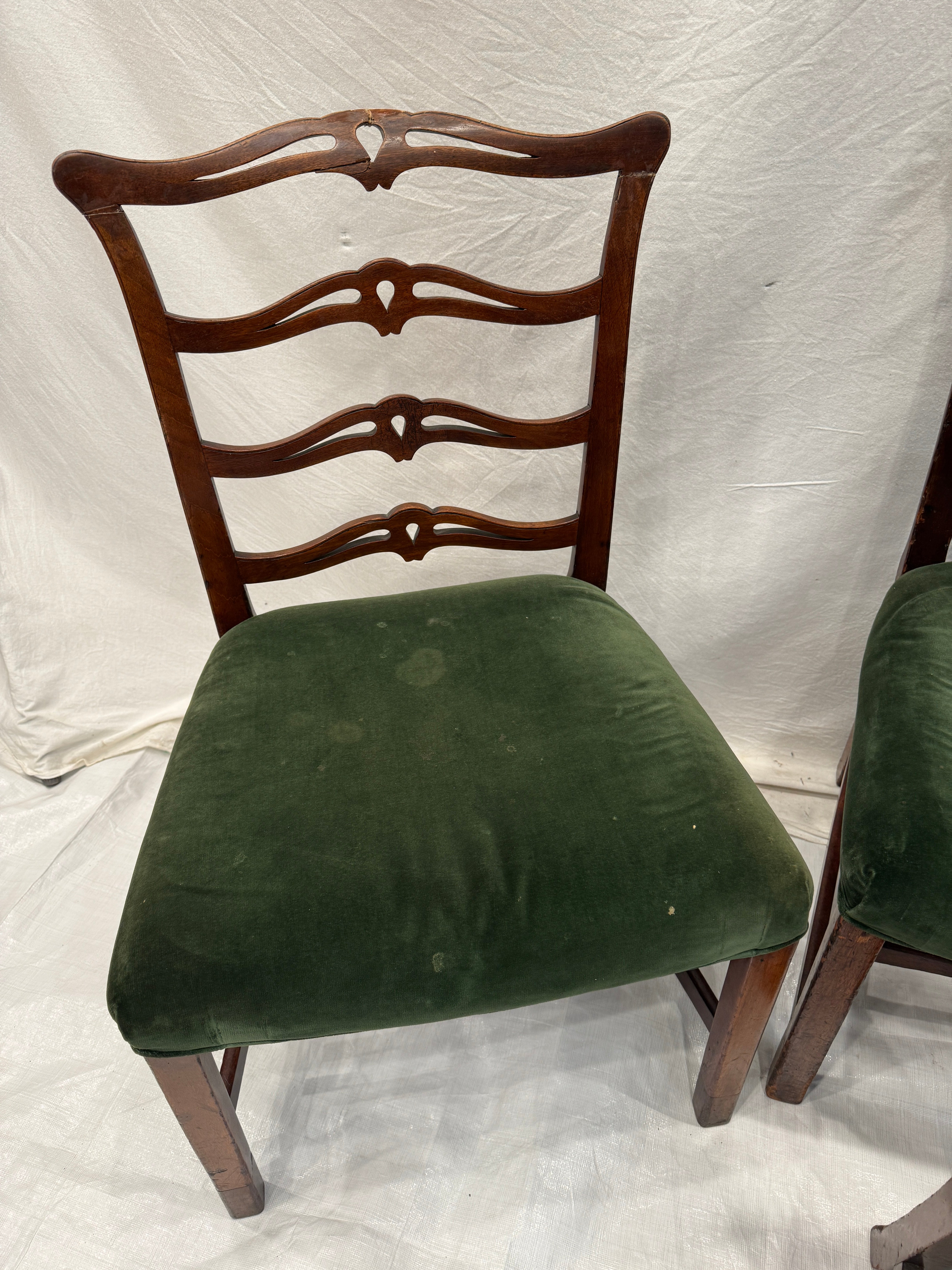 AF2-610: Antique Set of 4 American Federal Mahogany Ladder-Back Side Chairs Early 19th Century