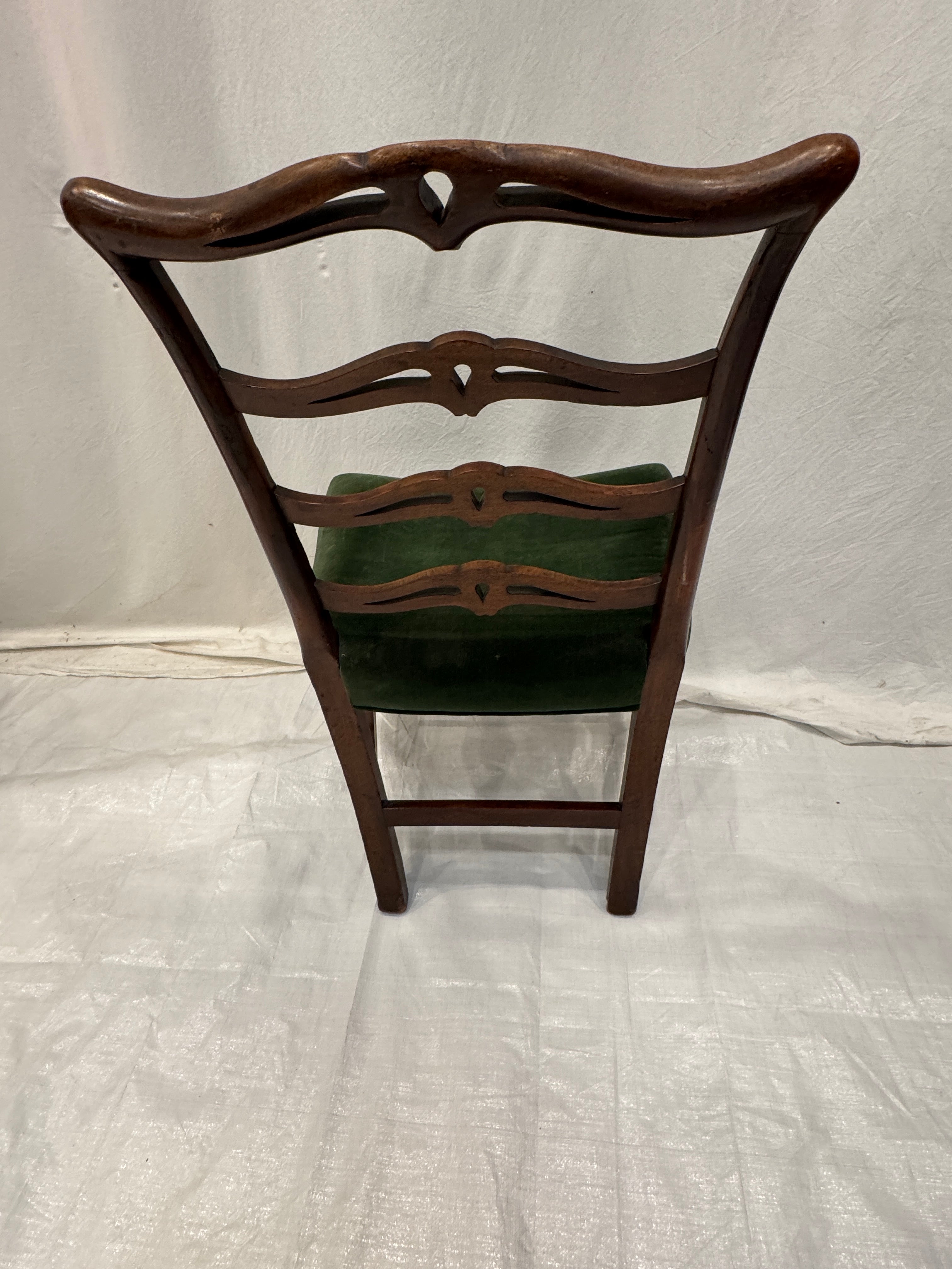 AF2-610: Antique Set of 4 American Federal Mahogany Ladder-Back Side Chairs Early 19th Century