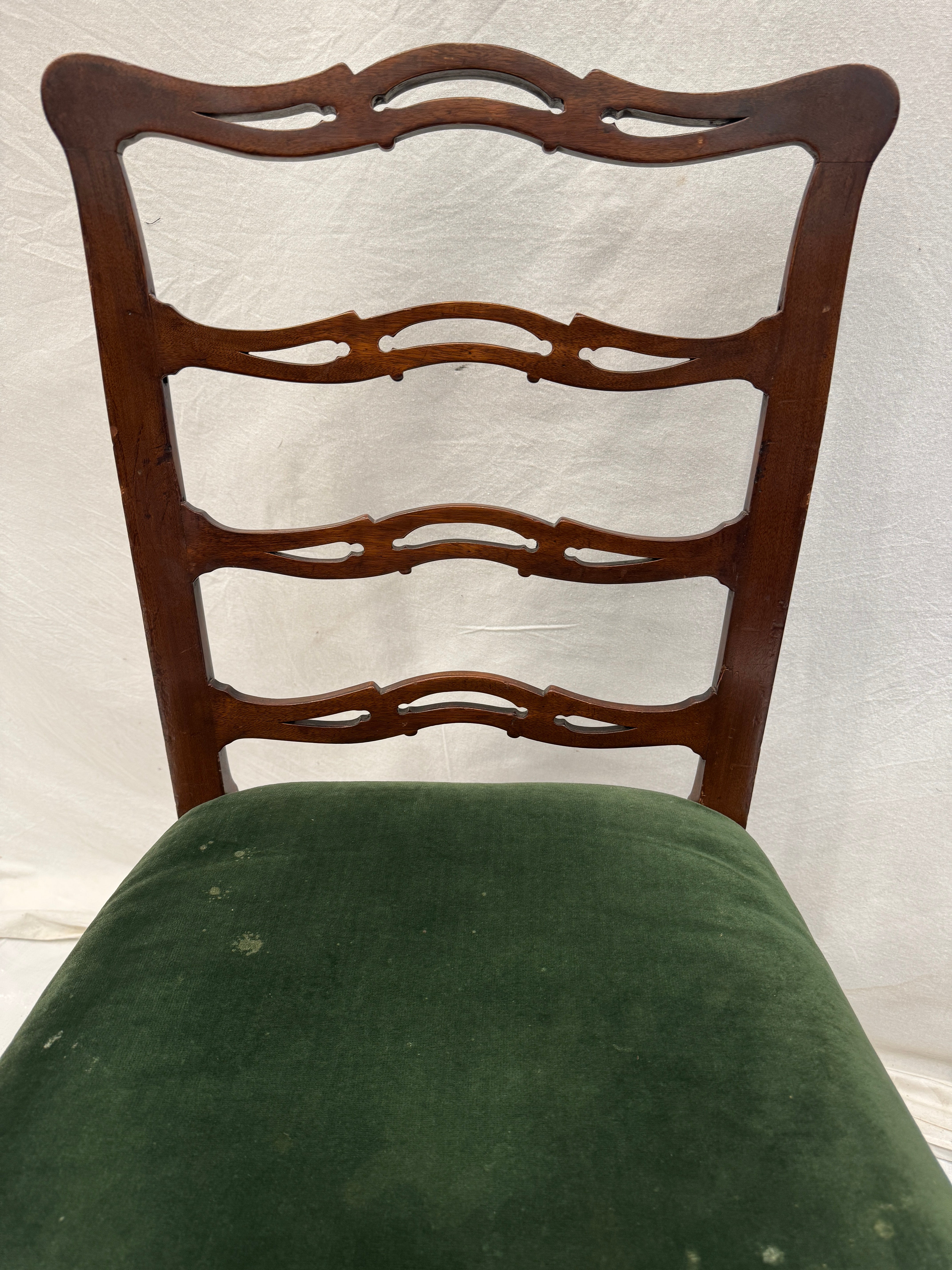 AF2-611: Antique Pair of American Federal Mahogany Ladder-Back Side Chairs Early 19th Century