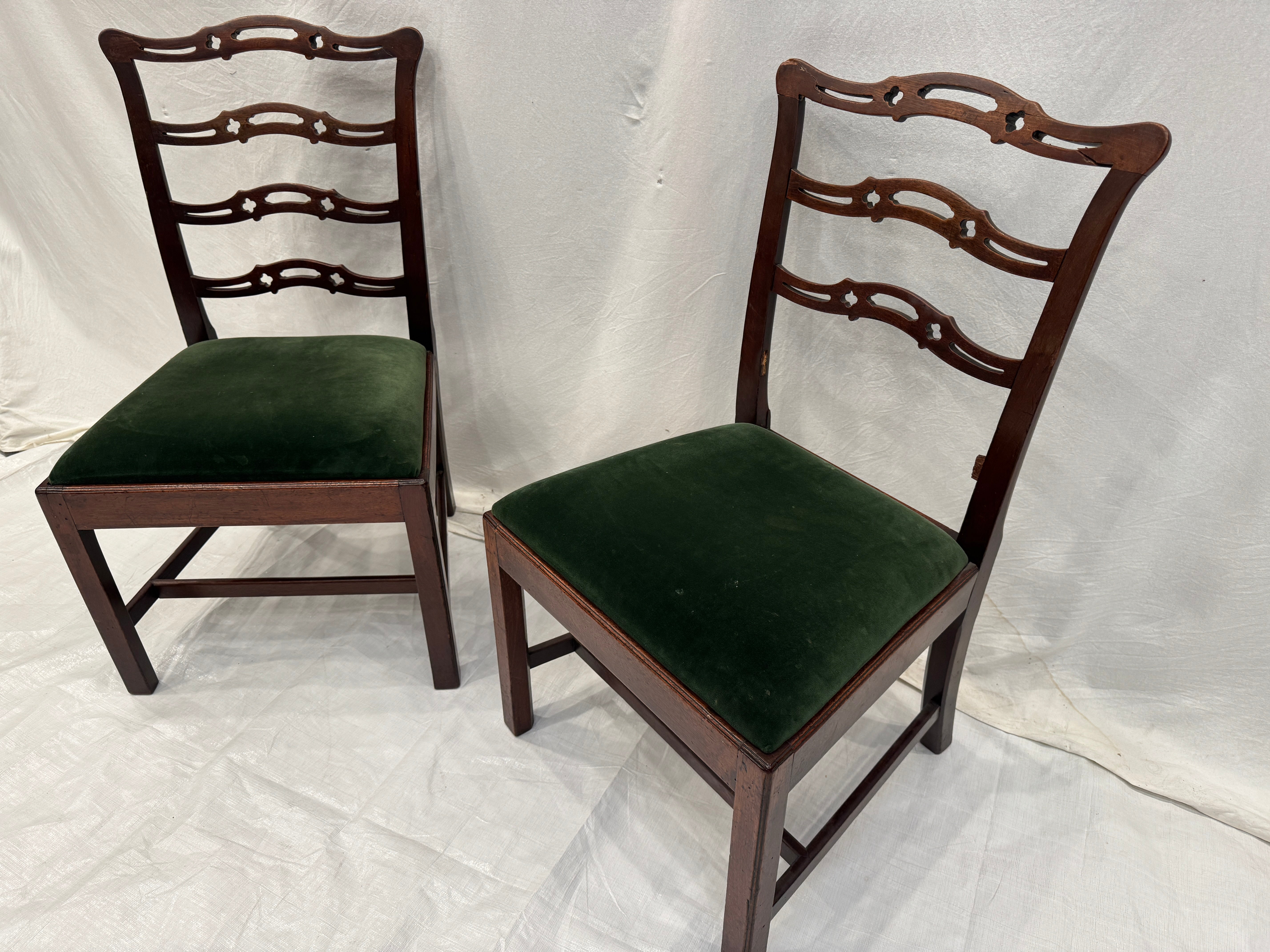 AF2-612: Antique Pair of American Federal Mahogany Ladder-Back Side Chairs Early 19th Century