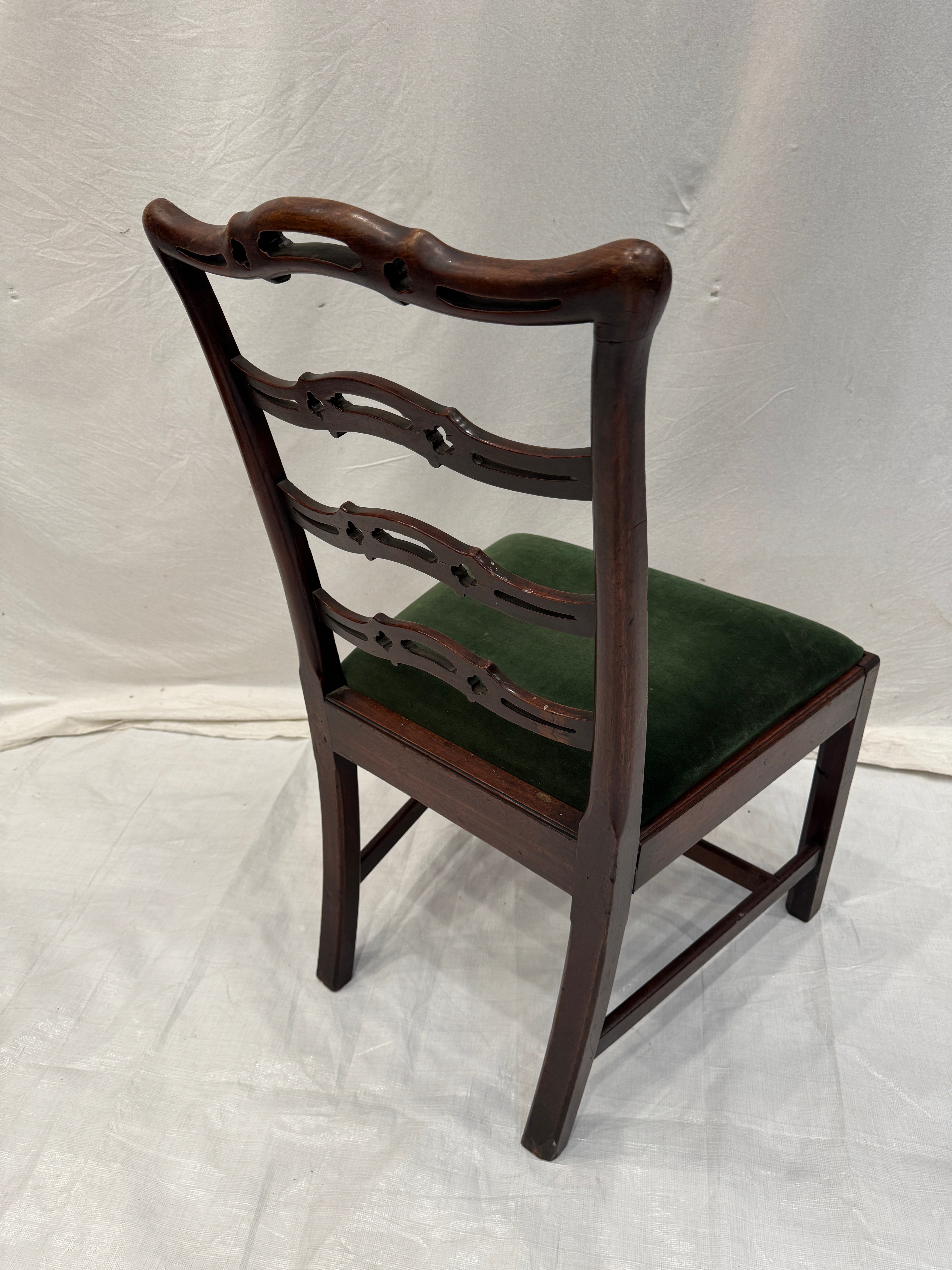 AF2-612: Antique Pair of American Federal Mahogany Ladder-Back Side Chairs Early 19th Century