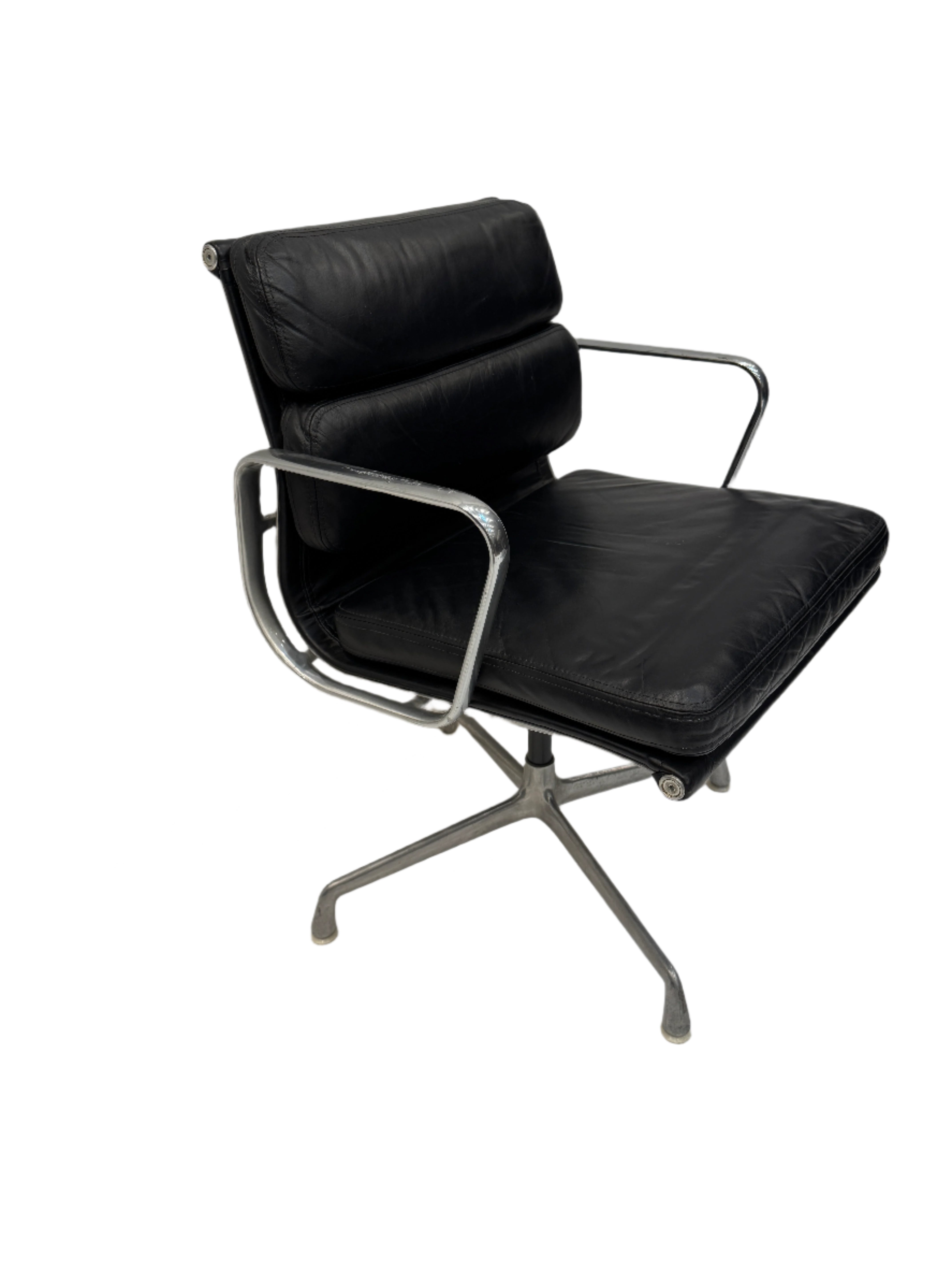 AF2-614: Original Herman Miller Aluminum Eames Soft Pad Group Management Conference Chair