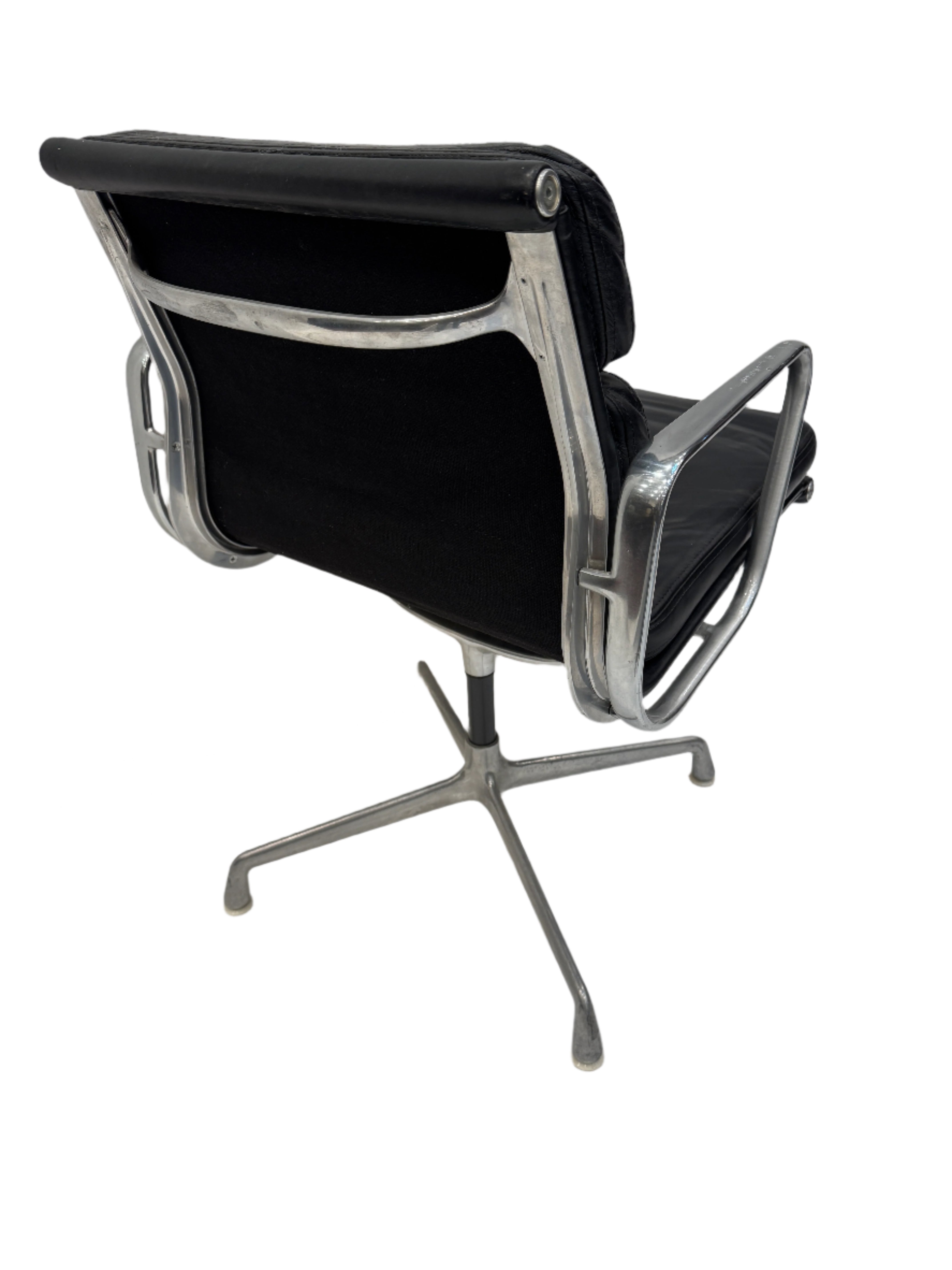 AF2-614: Original Herman Miller Aluminum Eames Soft Pad Group Management Conference Chair
