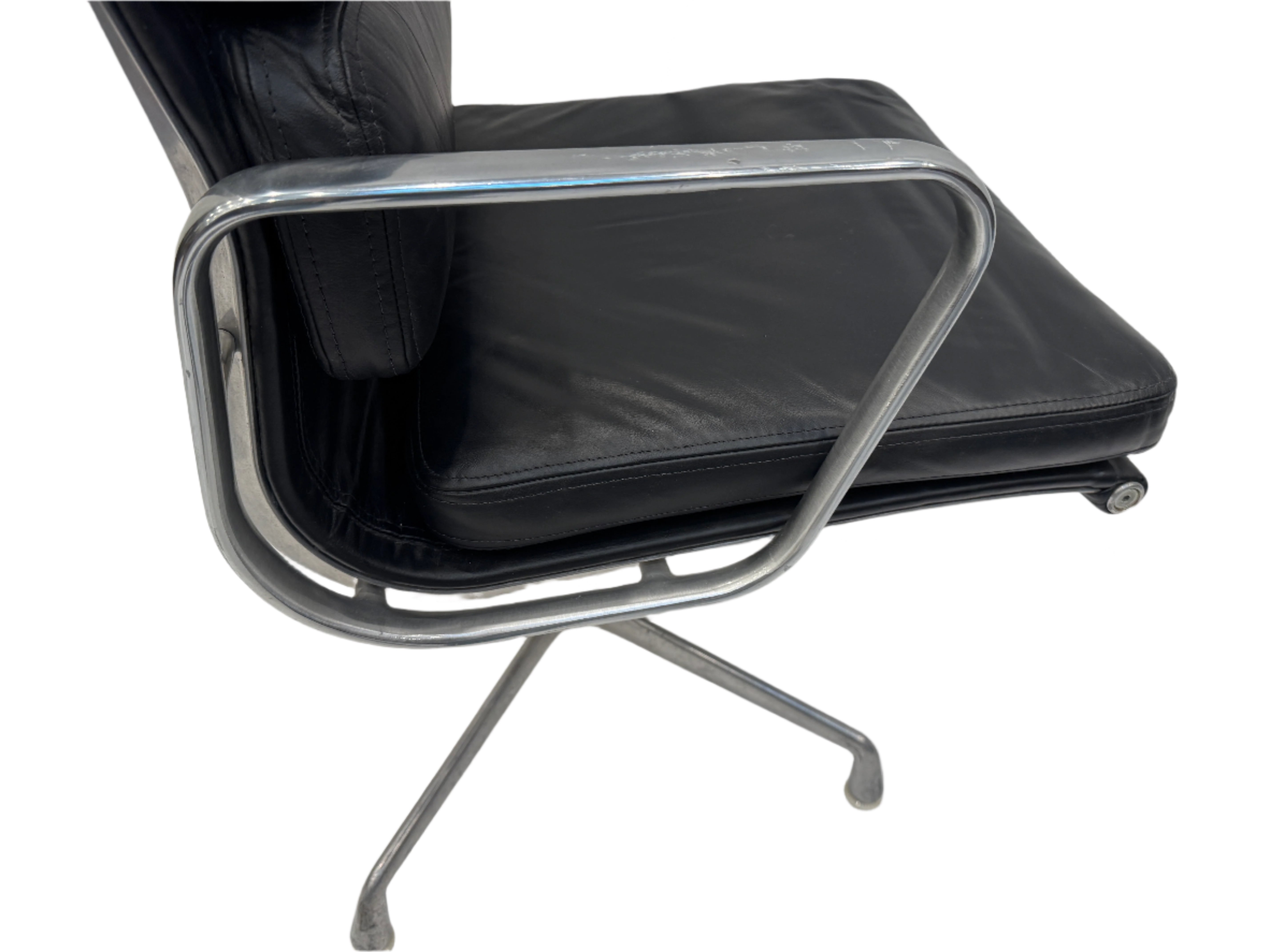 AF2-614: Original Herman Miller Aluminum Eames Soft Pad Group Management Conference Chair