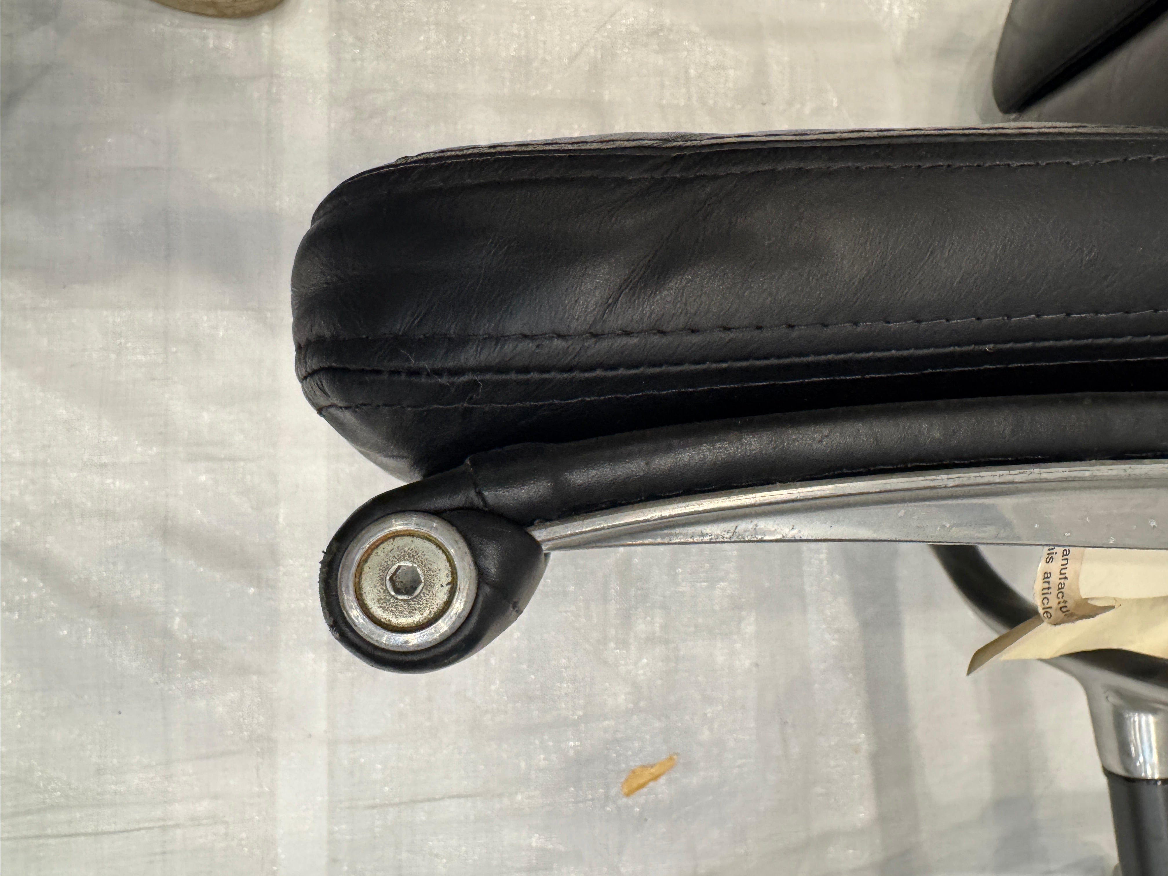 AF2-614: Original Herman Miller Aluminum Eames Soft Pad Group Management Conference Chair