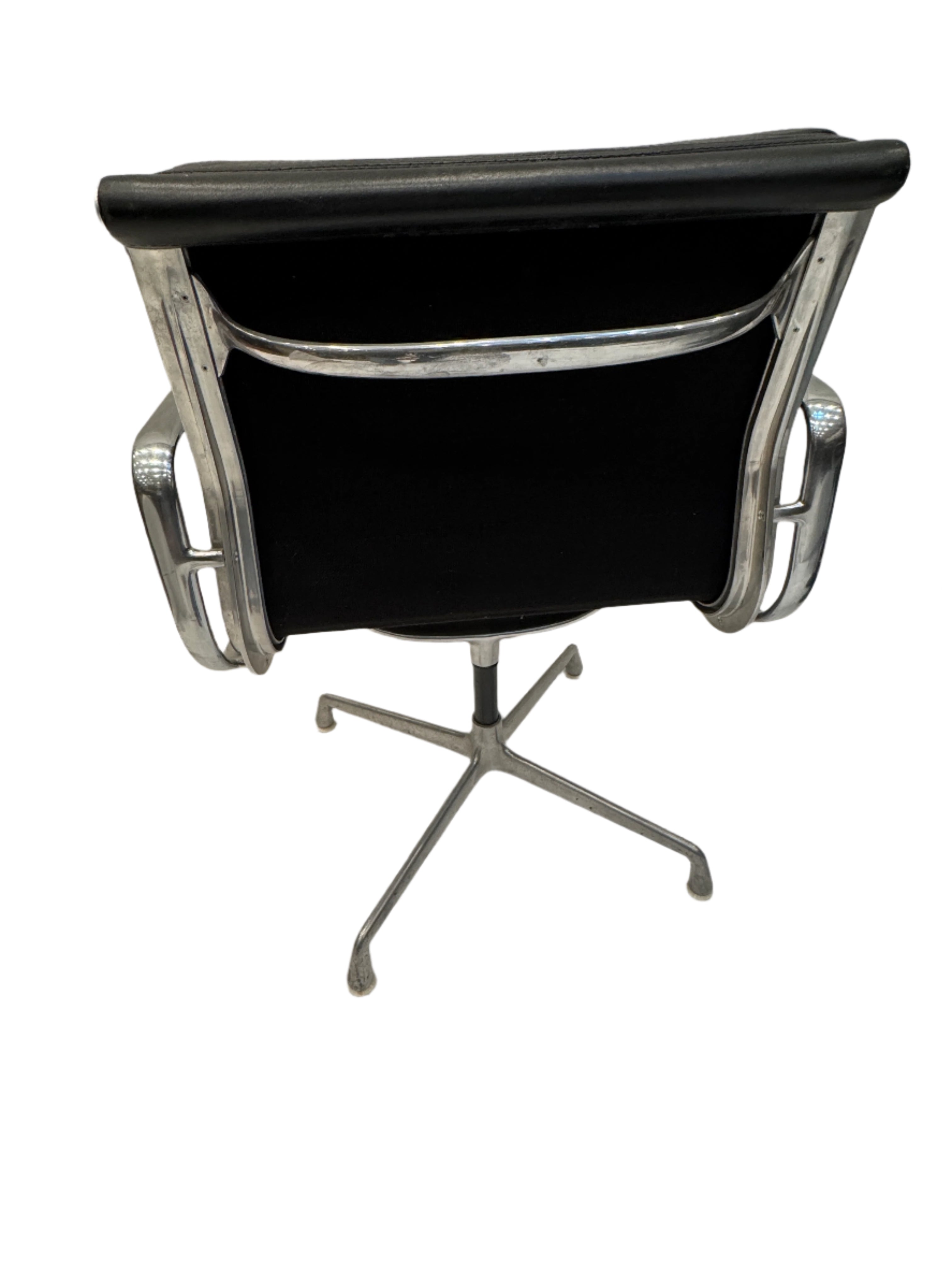 AF2-614: Original Herman Miller Aluminum Eames Soft Pad Group Management Conference Chair