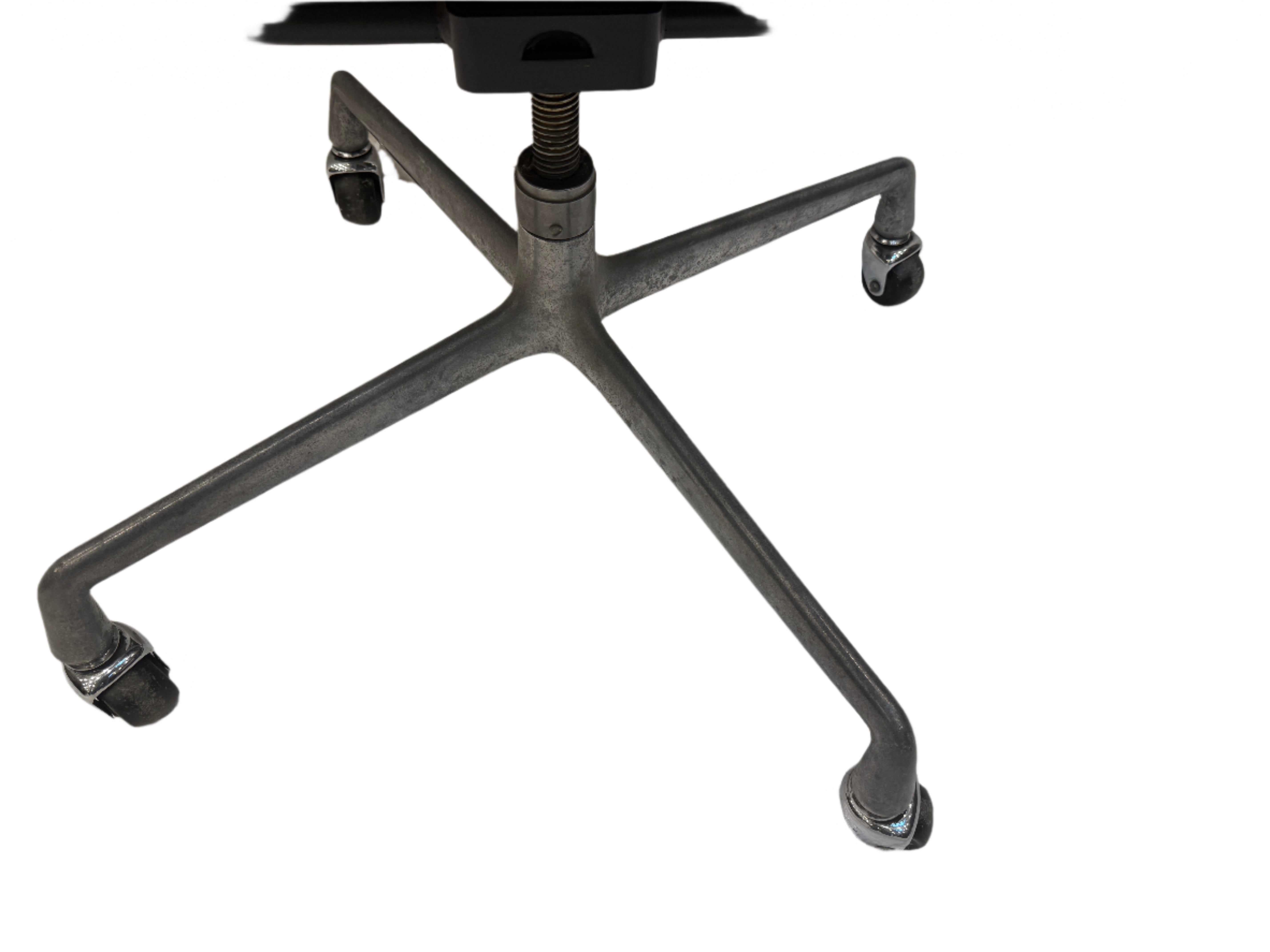 AF2-615: Original Herman Miller Aluminum Eames Soft Pad Group Management Executive Desk Chair Circa 1983