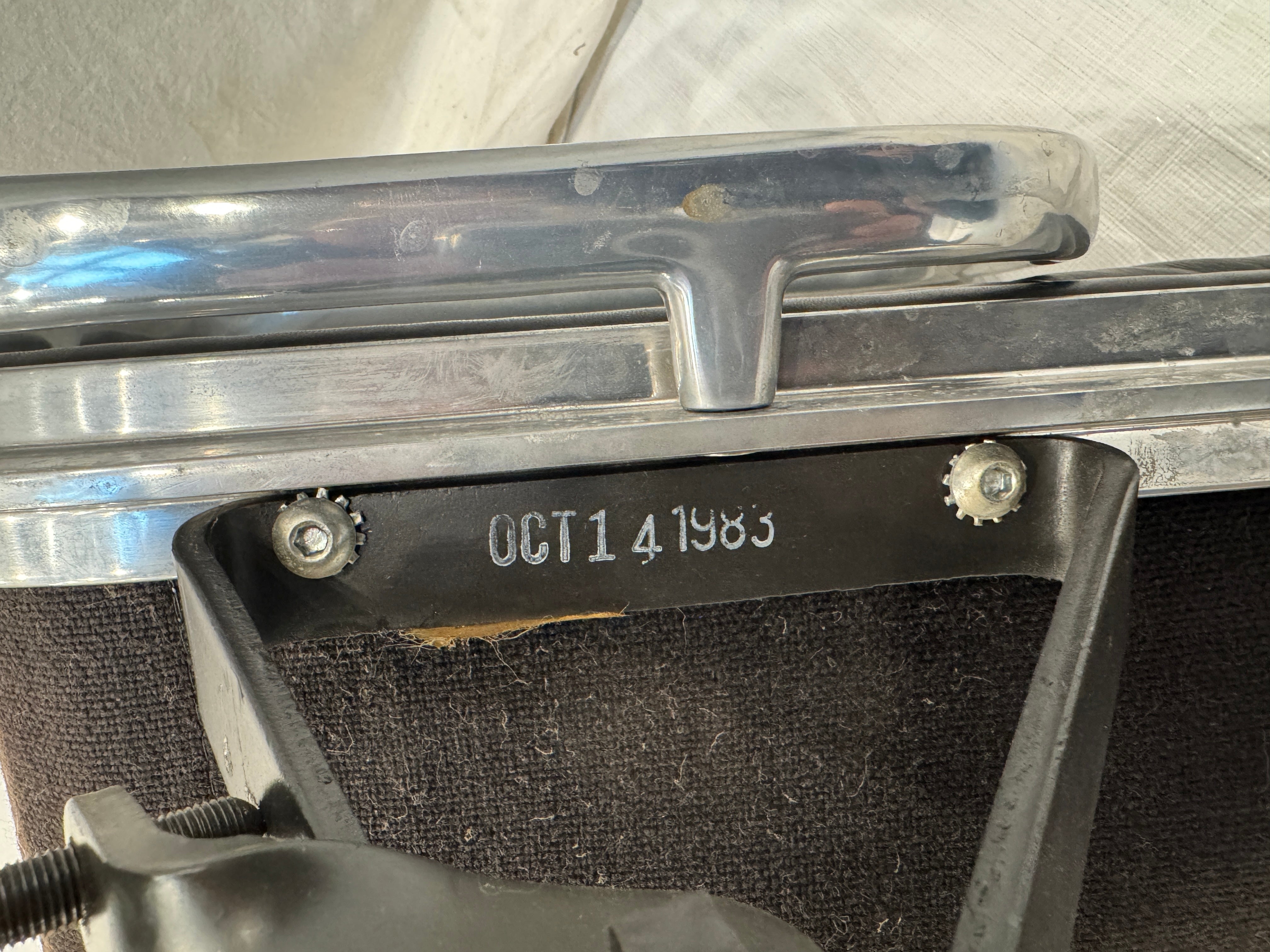AF2-615: Original Herman Miller Aluminum Eames Soft Pad Group Management Executive Desk Chair Circa 1983