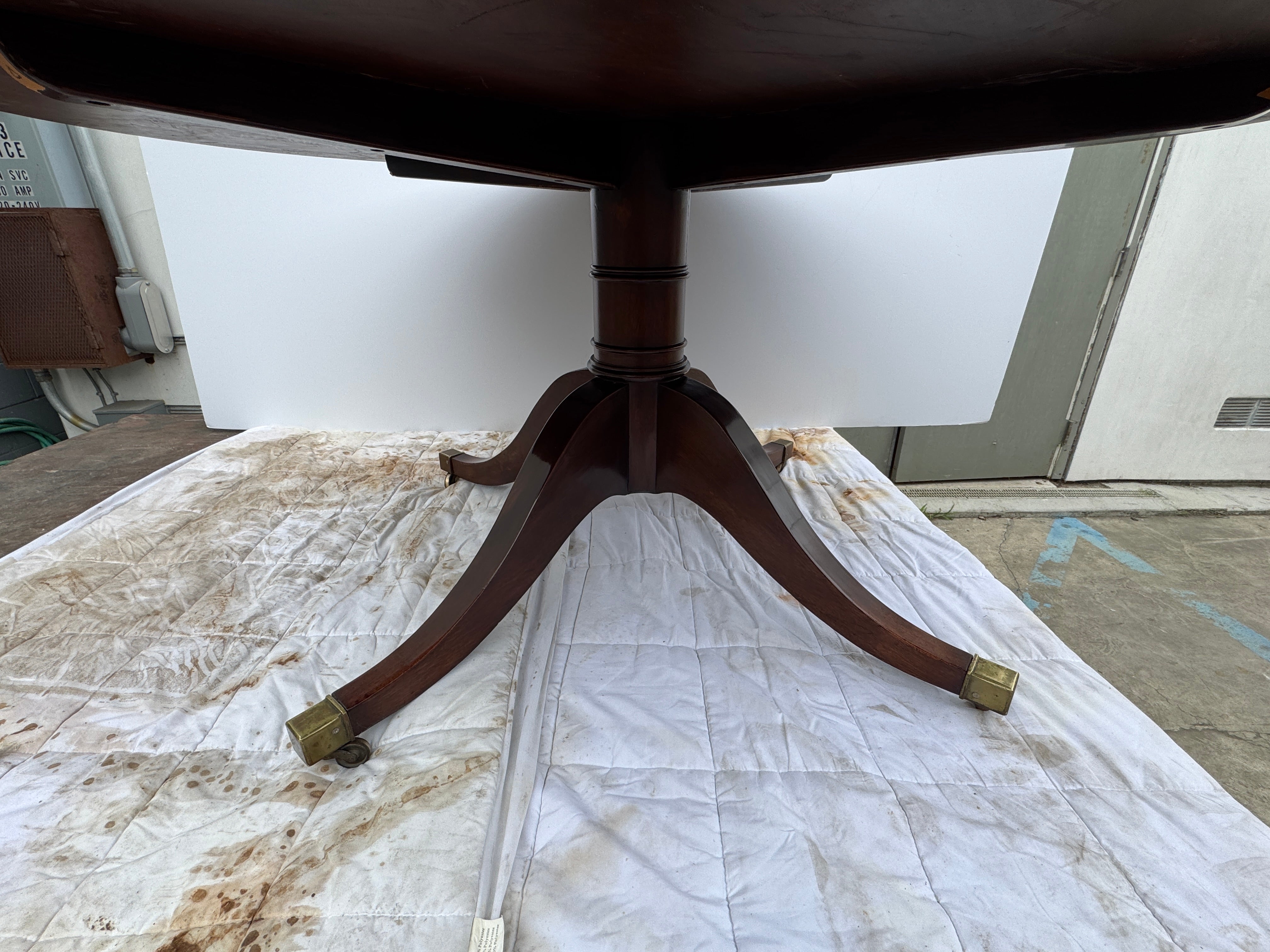 AF1-014:  ANTIQUE EARLY 20th CENTURY ENGLISH REGENCY STYLE MAHOGANY 60" DIAMETER DINING TABLE