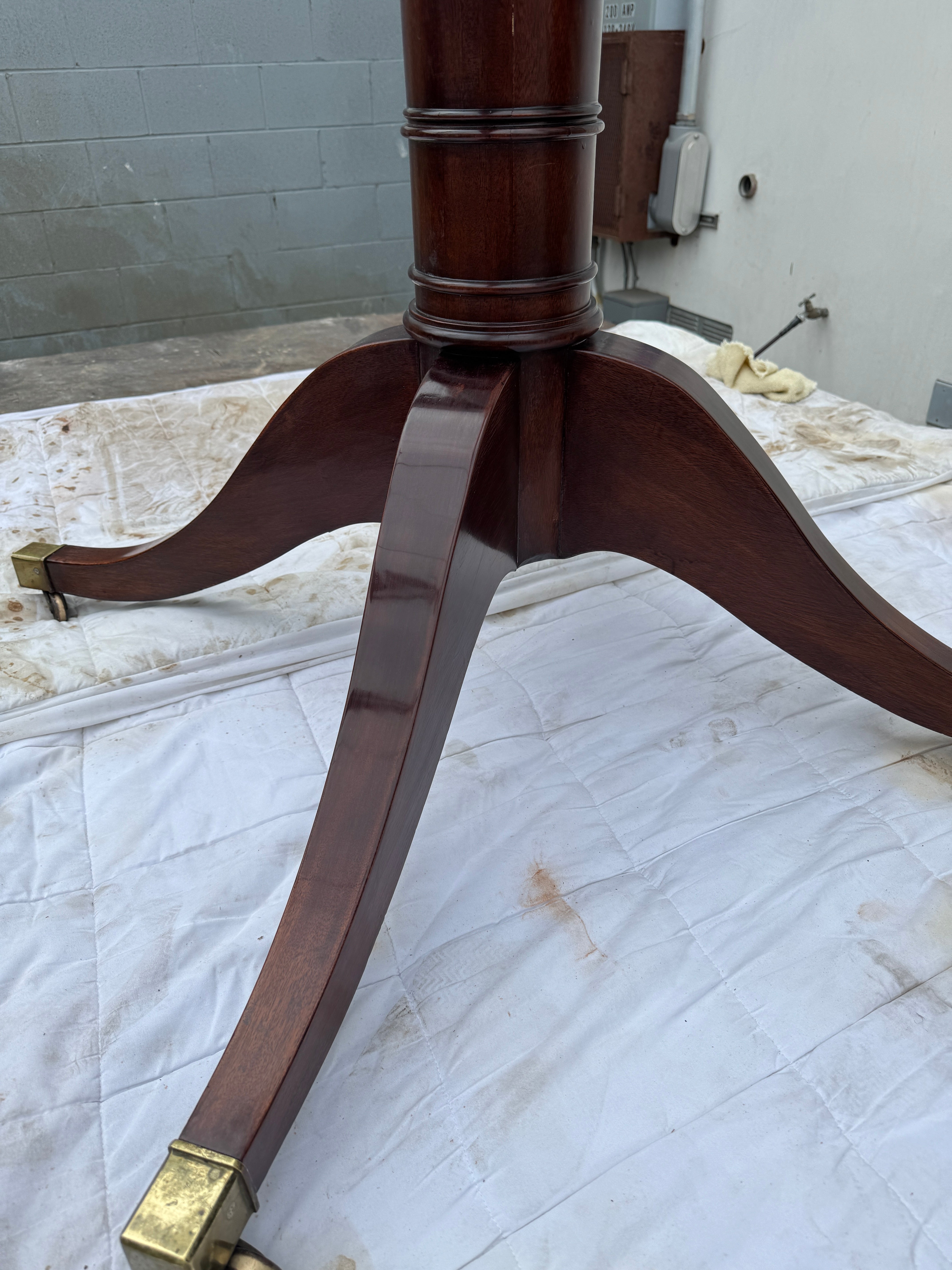 AF1-014:  ANTIQUE EARLY 20th CENTURY ENGLISH REGENCY STYLE MAHOGANY 60" DIAMETER DINING TABLE