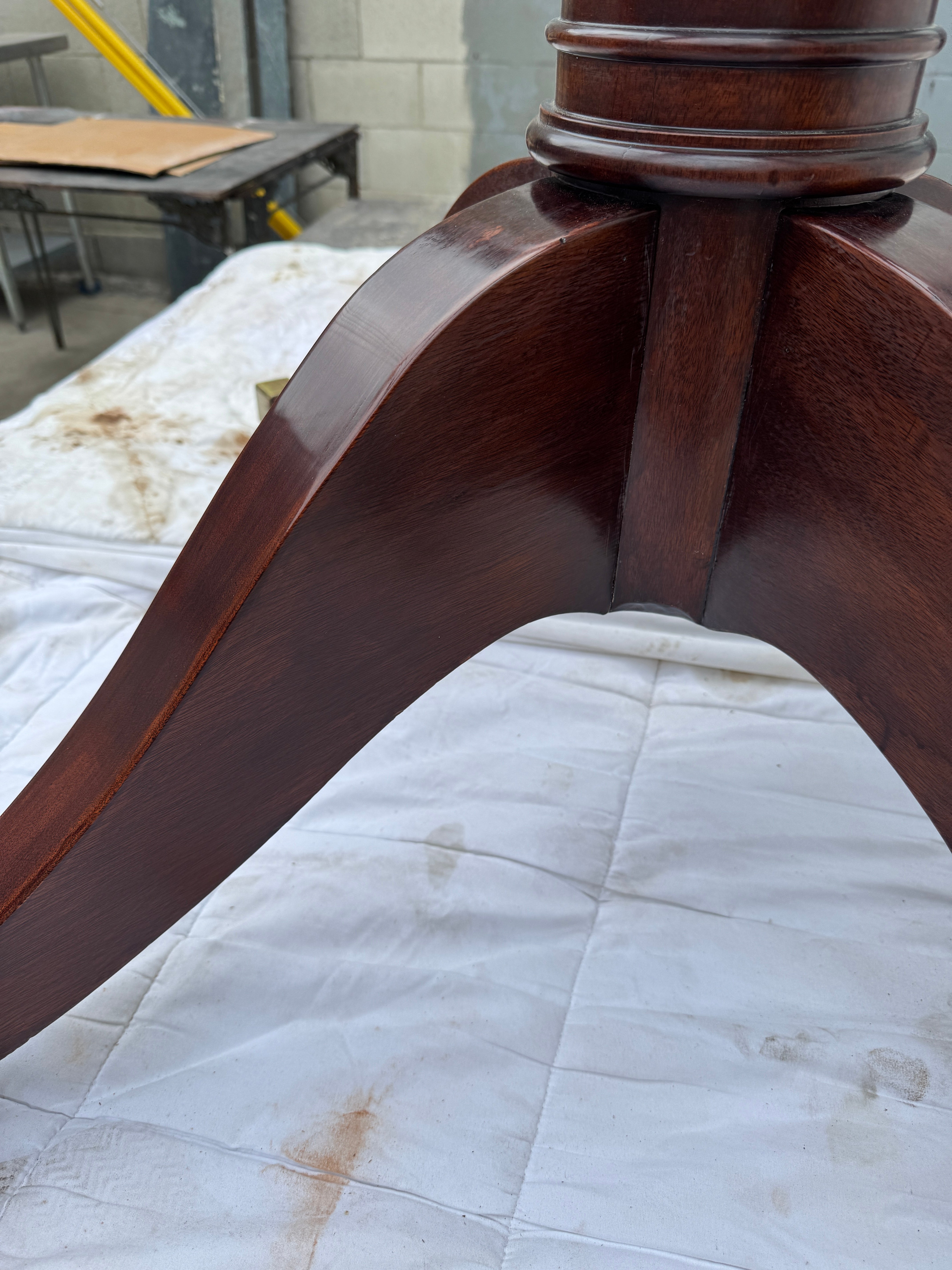 AF1-014:  ANTIQUE EARLY 20th CENTURY ENGLISH REGENCY STYLE MAHOGANY 60" DIAMETER DINING TABLE