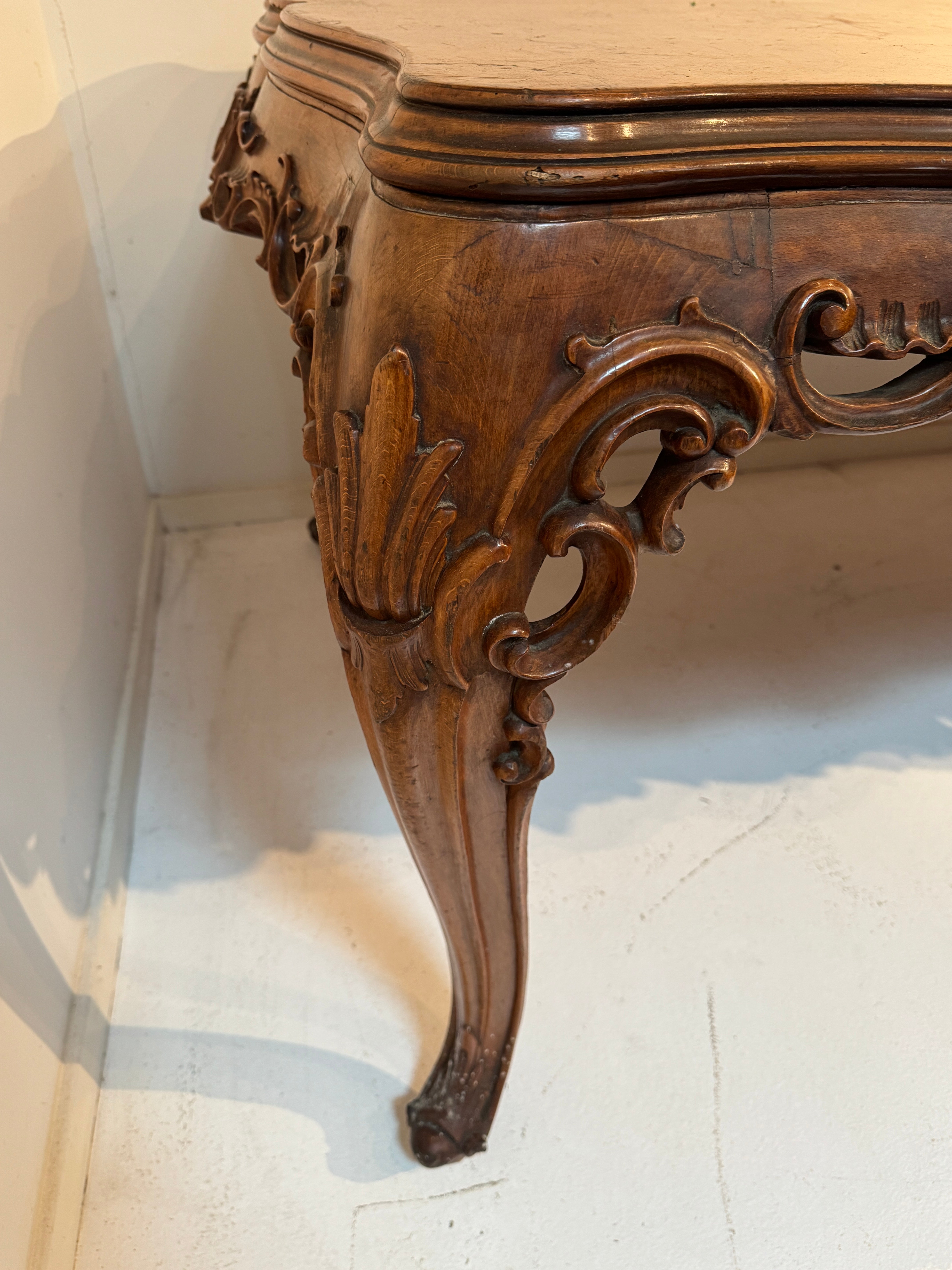 AF1-065: Antique French Louis XV Style Beechwood and Burl Walnut Highly Carved Dining Table Late 19th Century