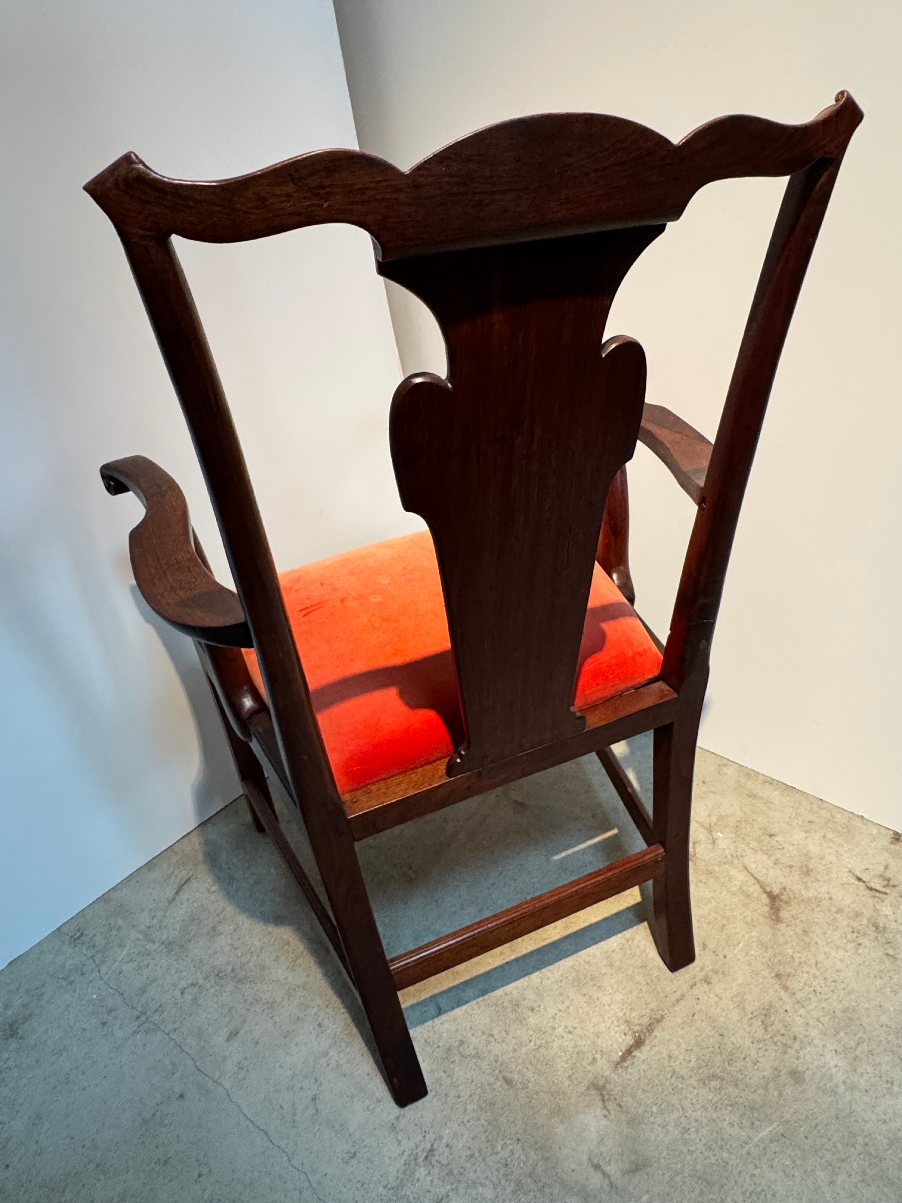 AF2-232: Antique Early 19th Century American Federal Walnut Chippendale Arm Chair