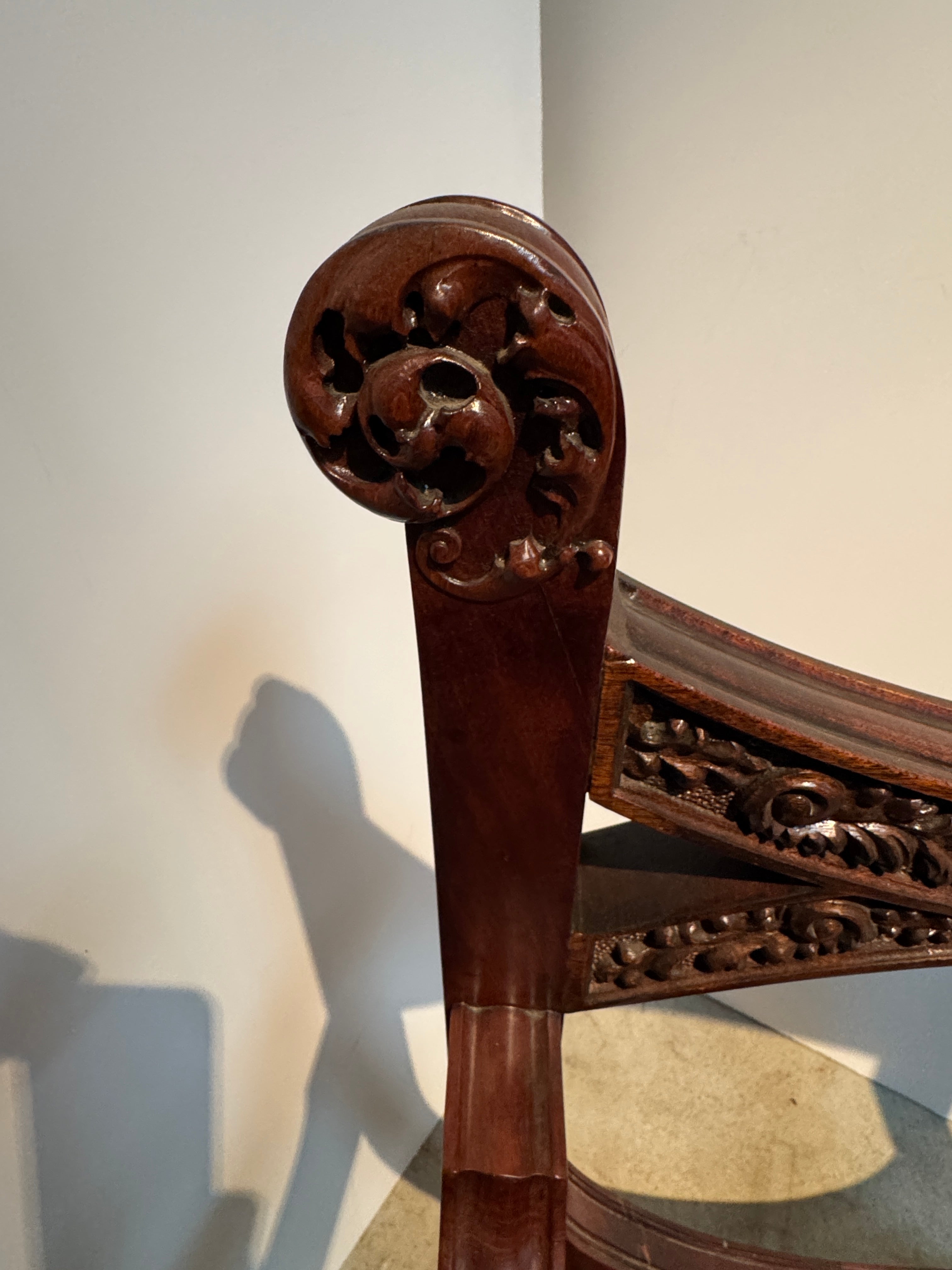 AF2-182: Antique Late 19th Century American Renaissance Revival Mahogany "X" Chair