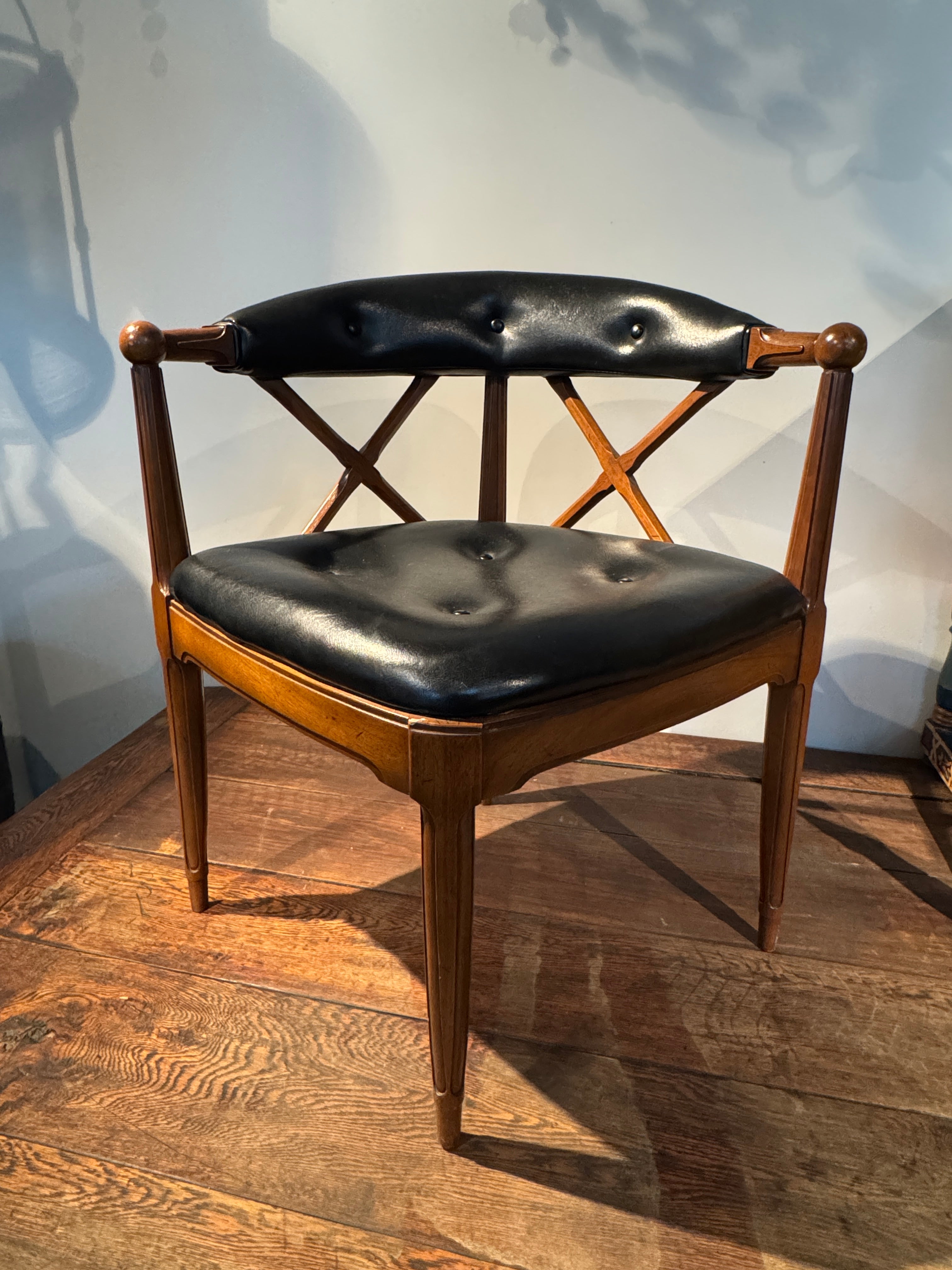 AF2-314: Vintage Set of 4 mid 20th Century Corner Arm Chairs