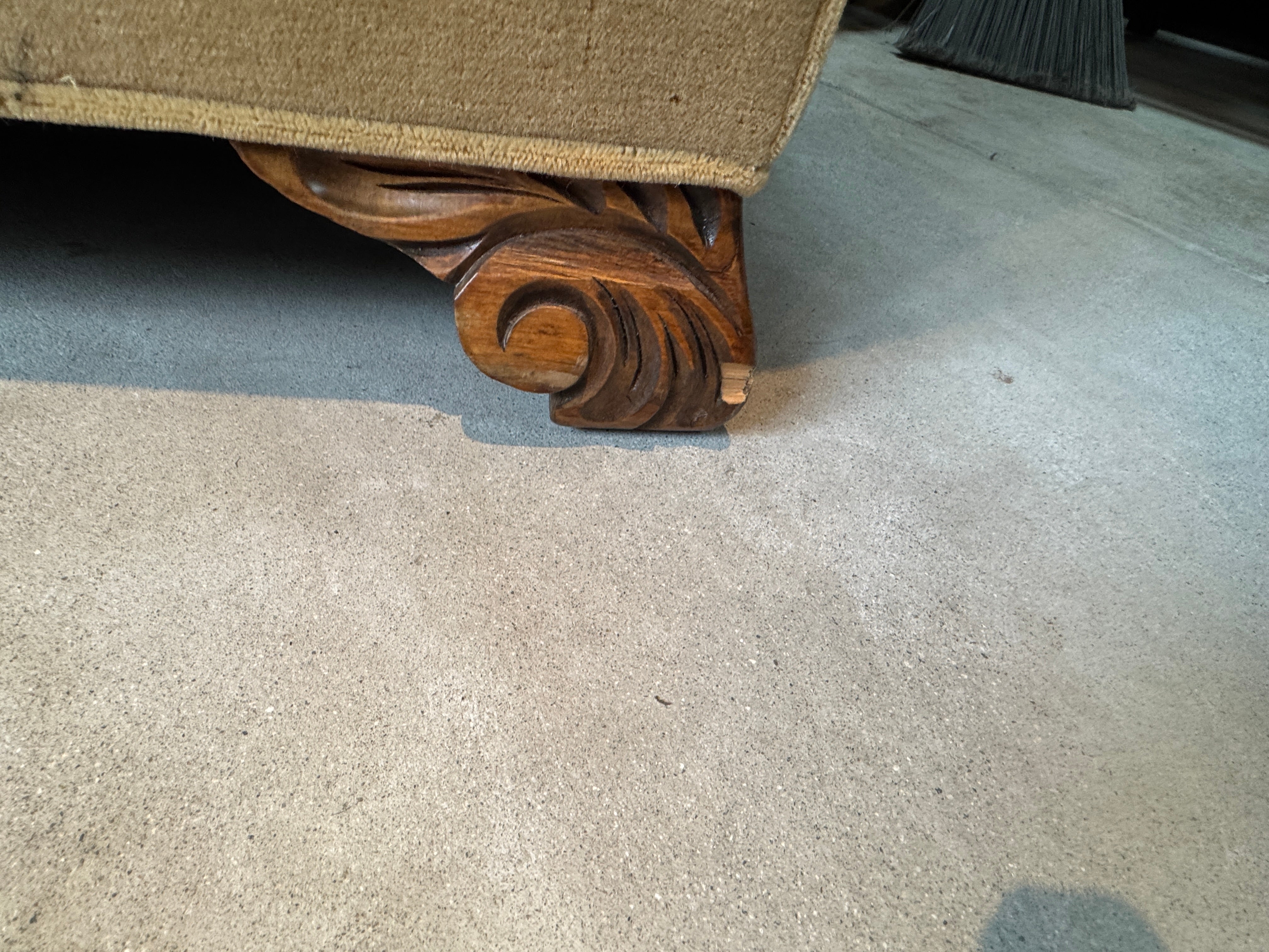 AF2-169: Antique 1920's Knole Sofa With Carved Wood Feet and Mohair Upholstery