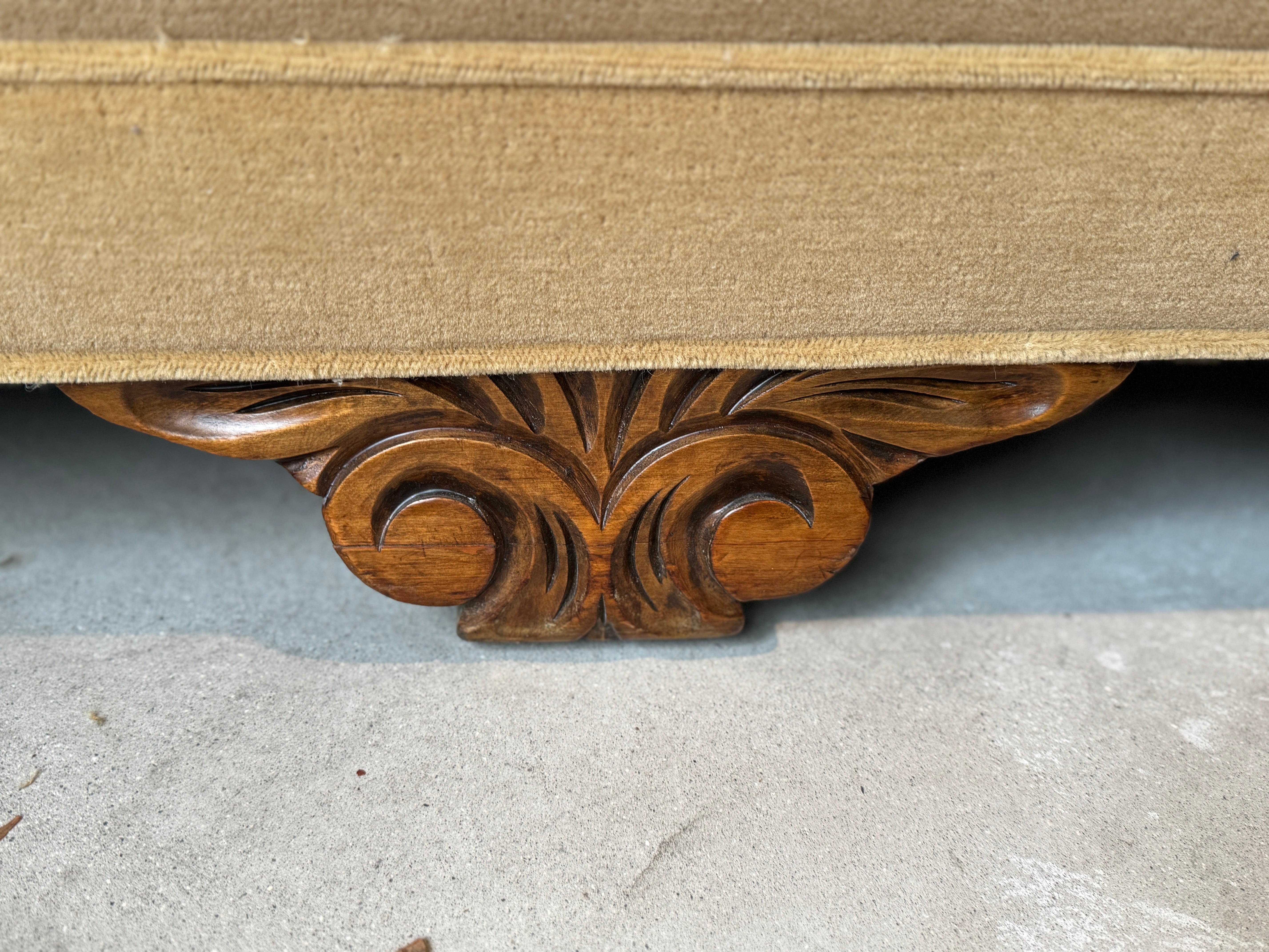 AF2-169: Antique 1920's Knole Sofa With Carved Wood Feet and Mohair Upholstery