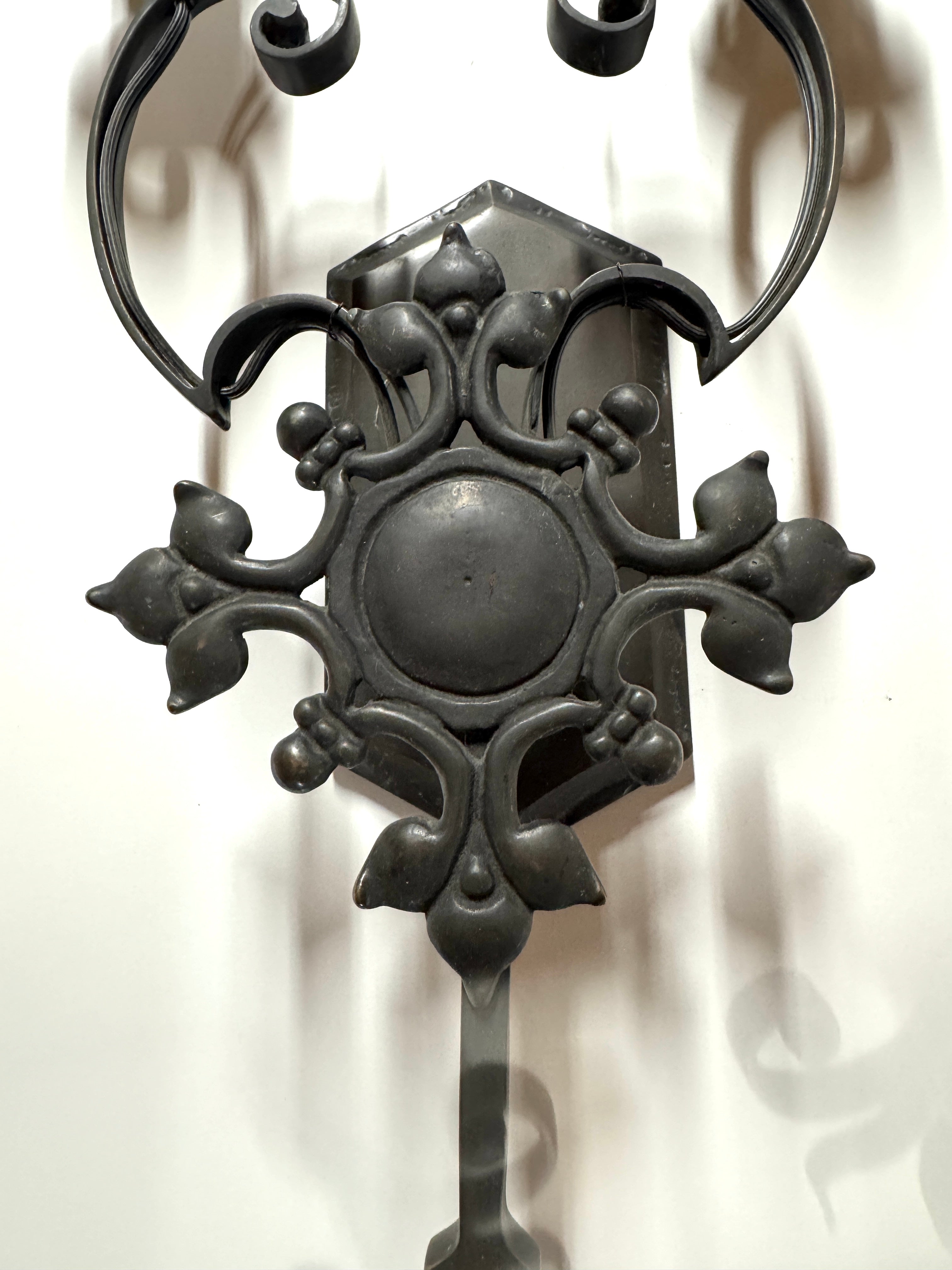 AL3-012: 20th Century Lighting Pair of Spanish Colonial Sconces Las Gardenias Oil Rubbed Bronze