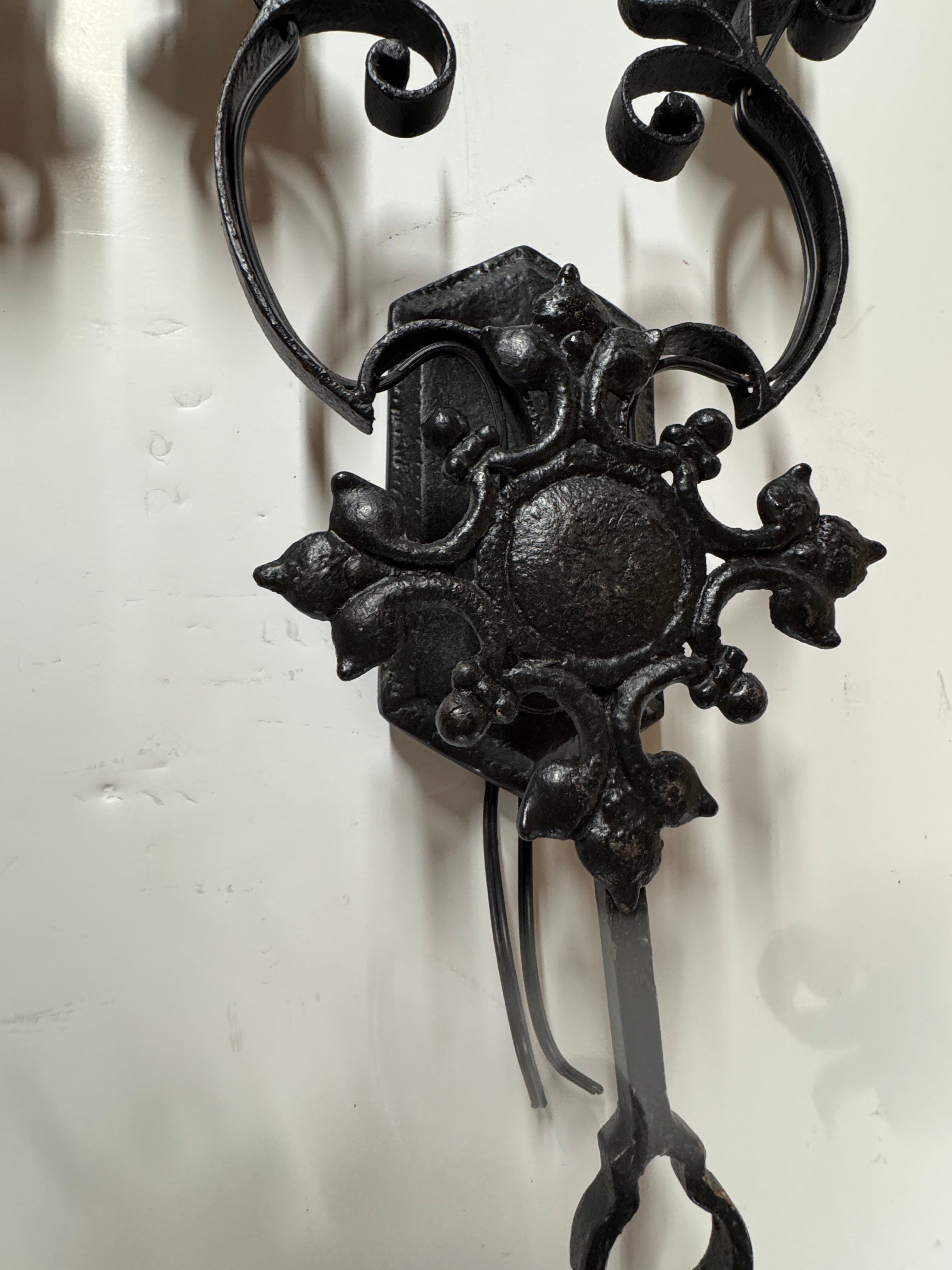 AL3-019: 20th Century Lighting Pair of Spanish Colonial Sconces Las Gardenias Distressed Painted Iron Finish
