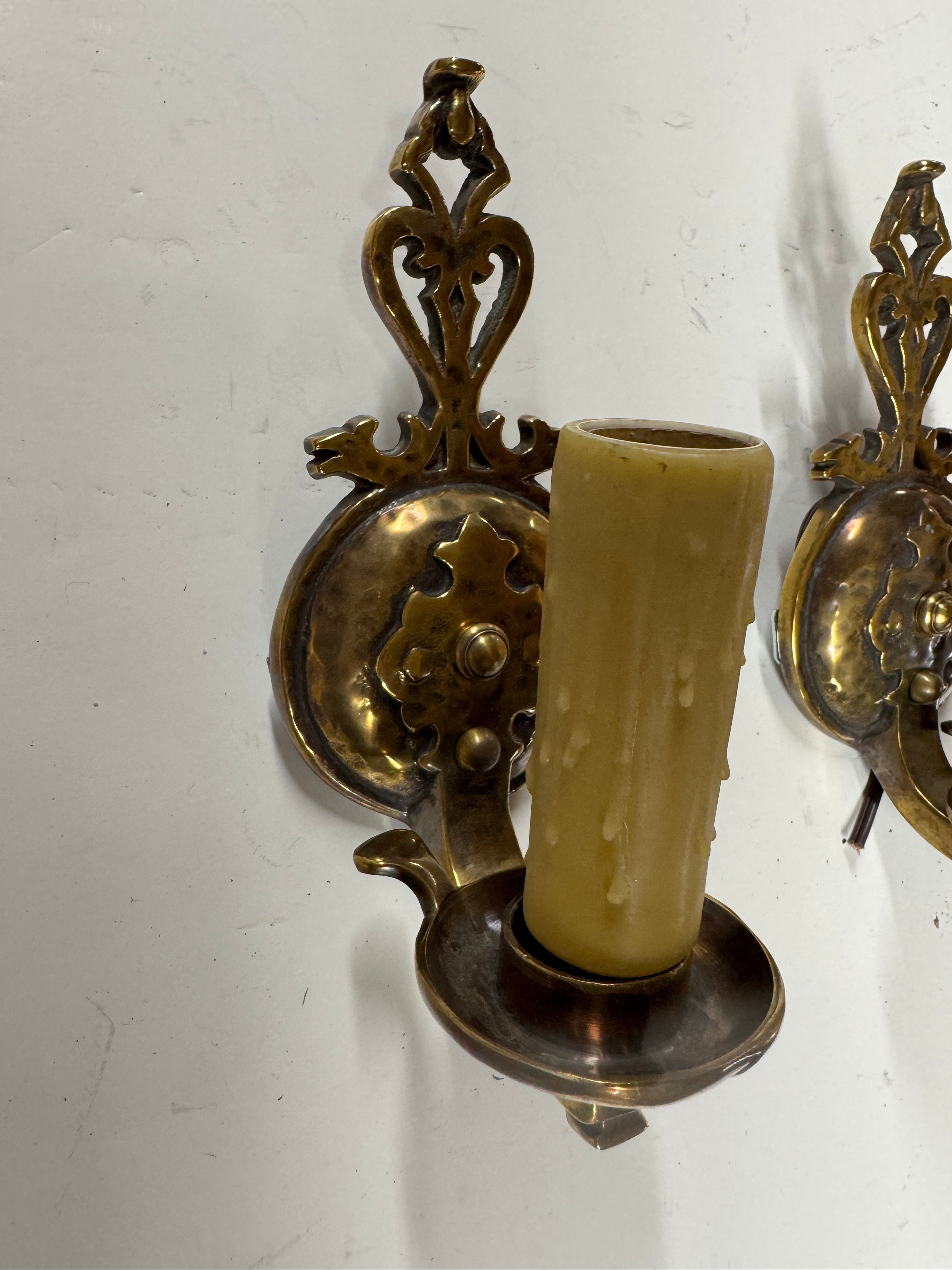 AL3-023: 20th Century Lighting Pair of Spanish Colonial Sconces Livorno Antique Brass Finish