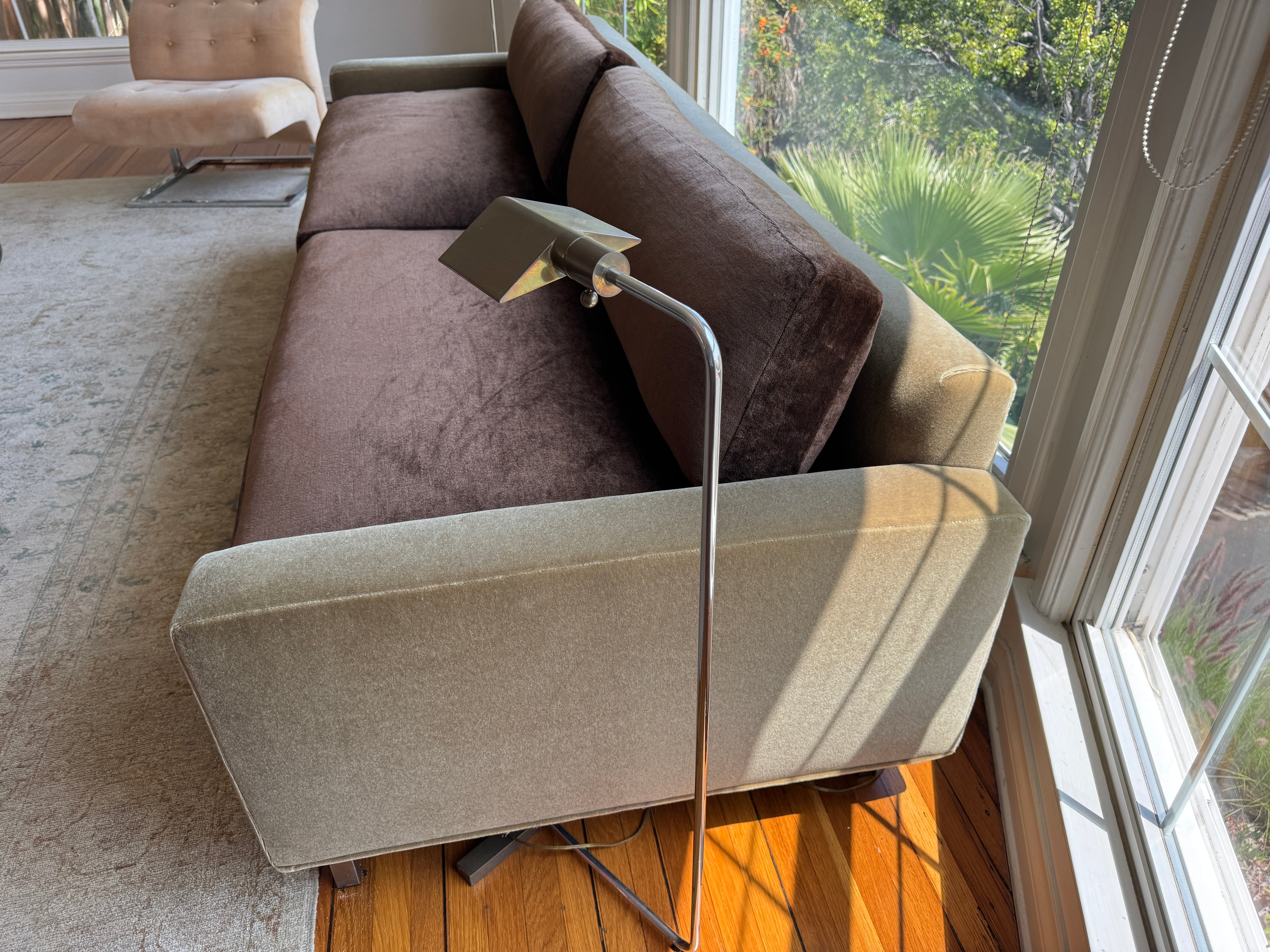 AF2-070: Vintage Mid Century Modern Mohair Streamline Sofa Nine Feet Long